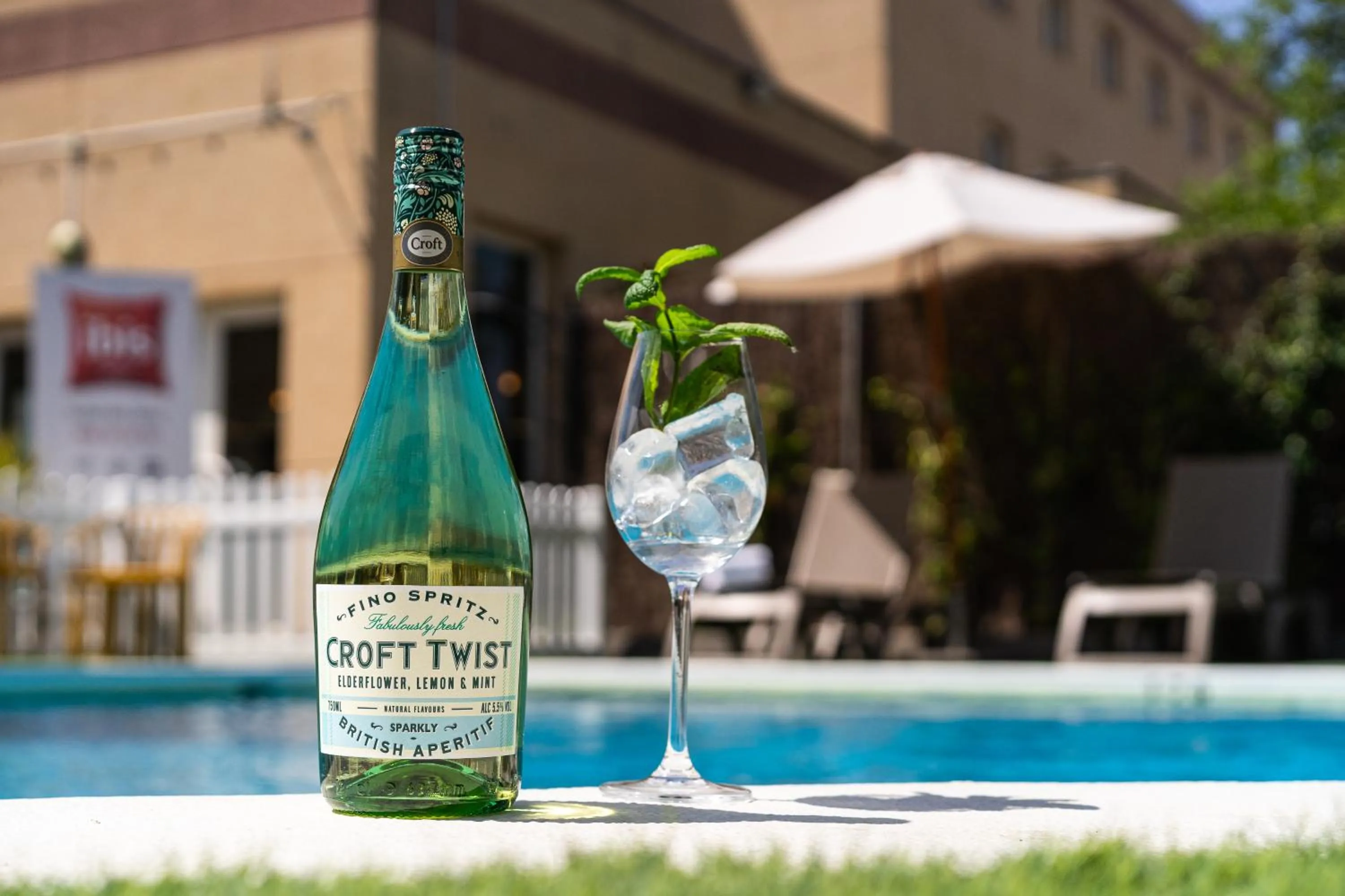 Swimming pool in Ibis Jerez De La Frontera Cadiz