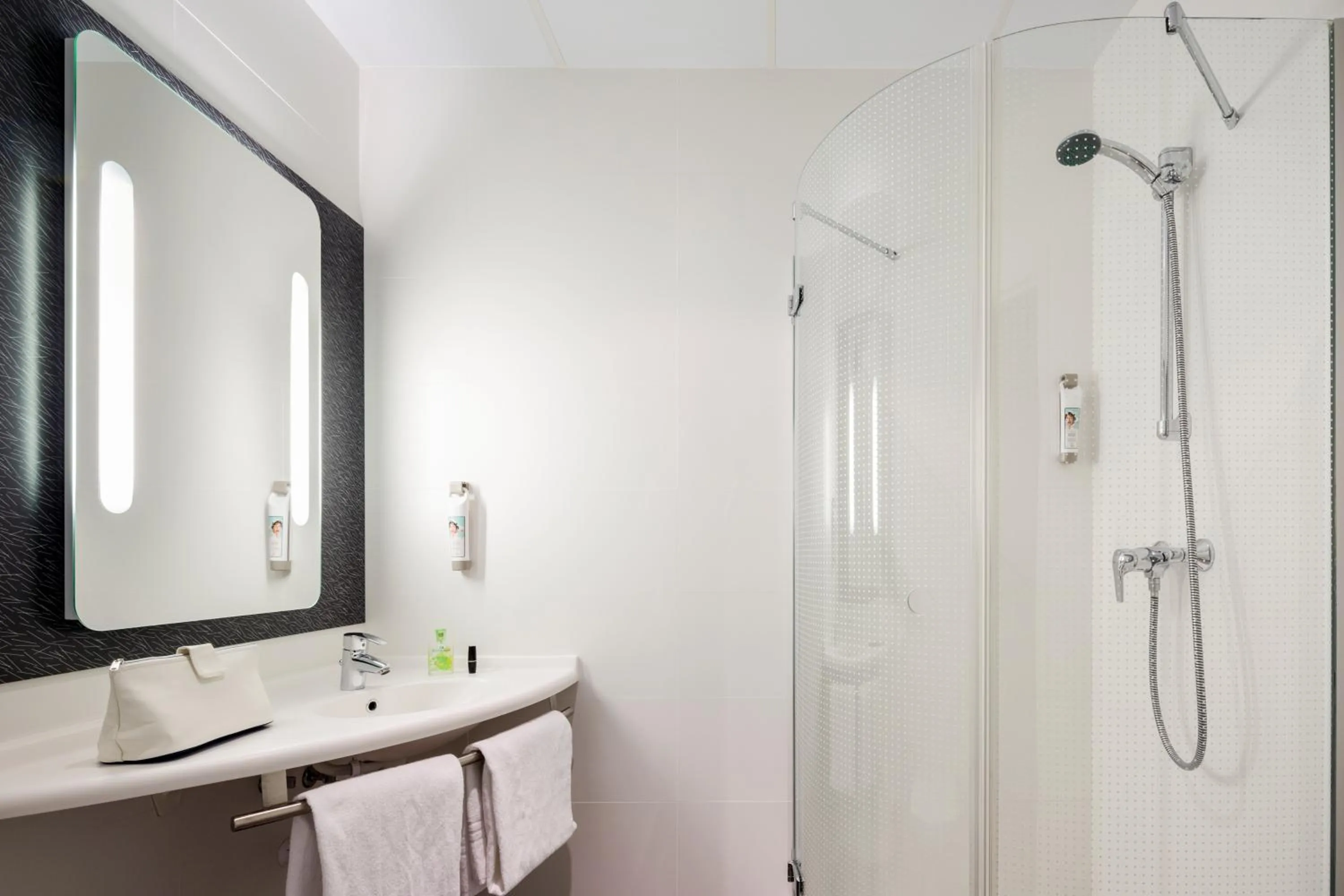 Bathroom in Ibis Jerez De La Frontera Cadiz