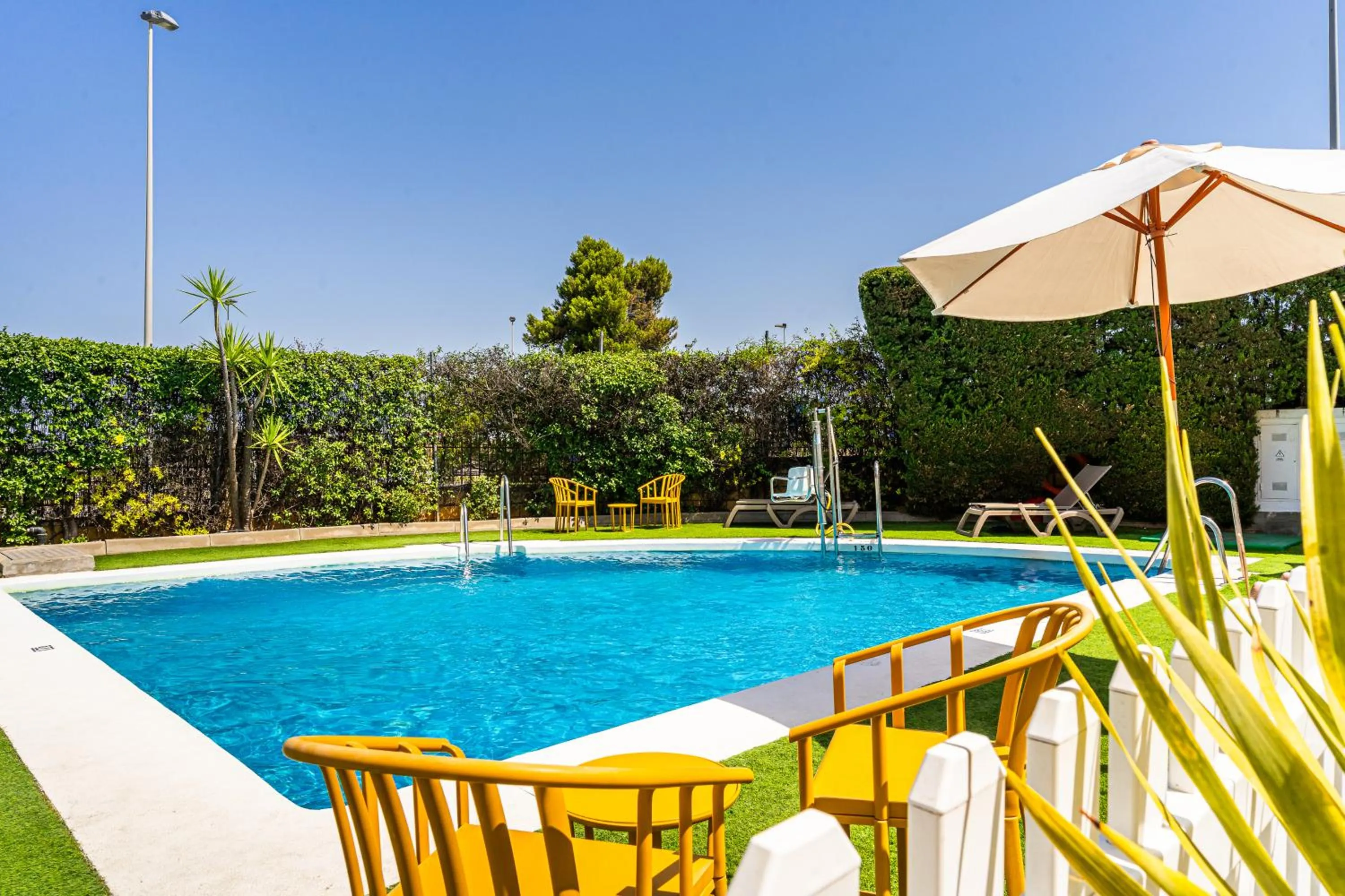 Swimming pool in Ibis Jerez De La Frontera Cadiz
