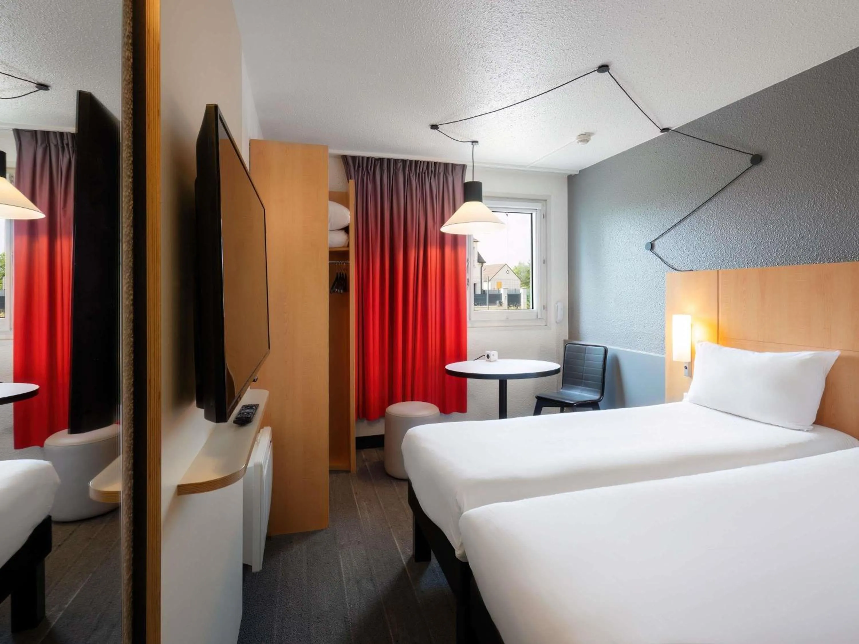 Bedroom, Bed in ibis Cergy Pontoise Le Port