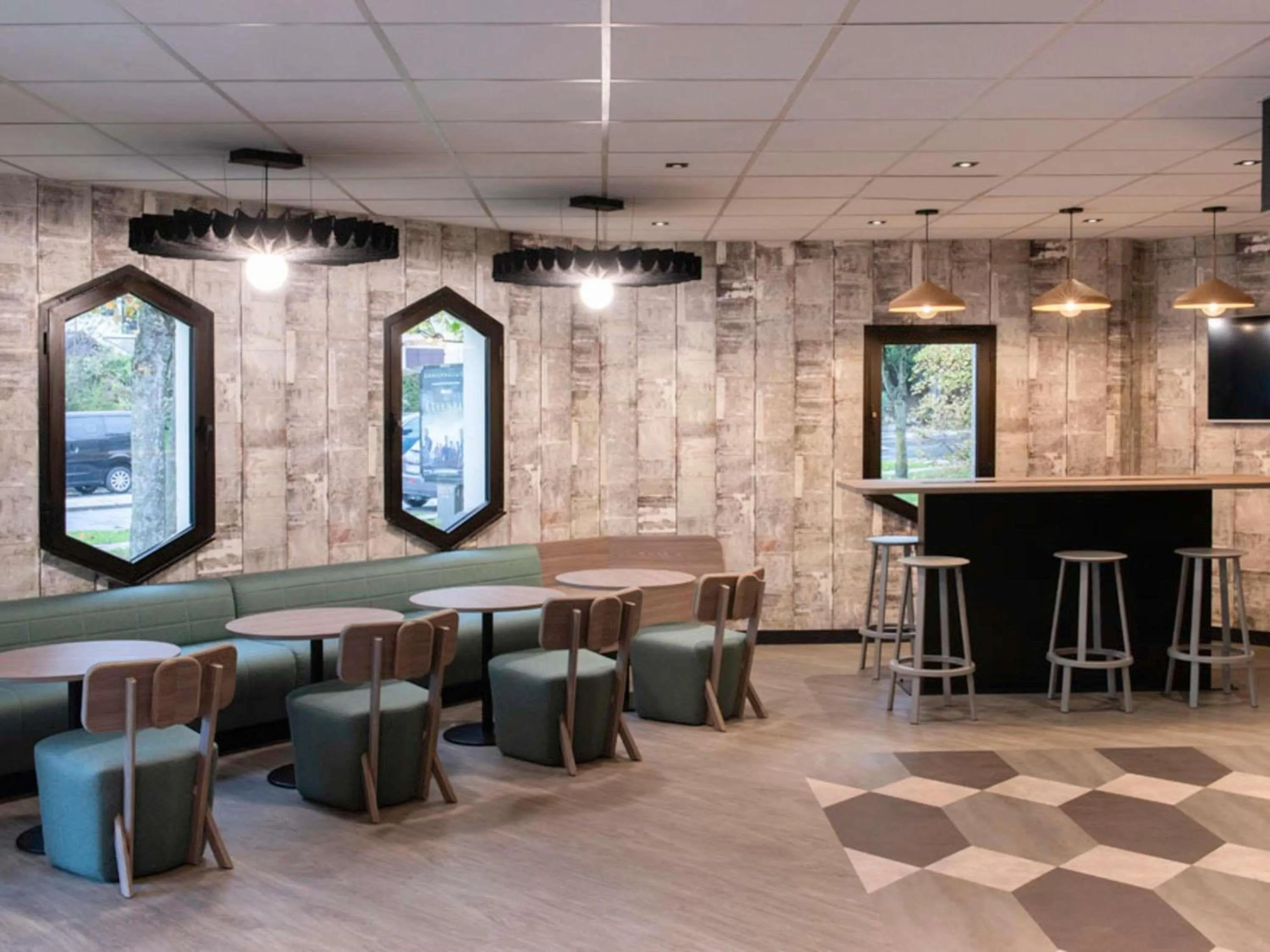 Lounge or bar in ibis Cergy Pontoise Le Port