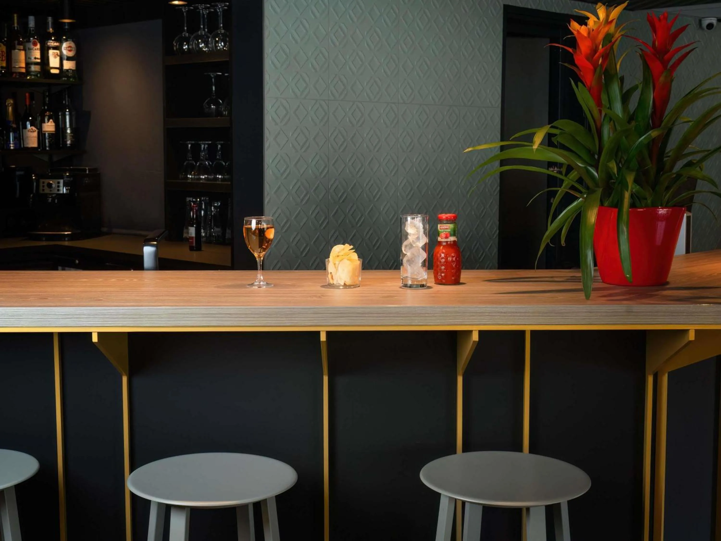 Lounge or bar in ibis Cergy Pontoise Le Port