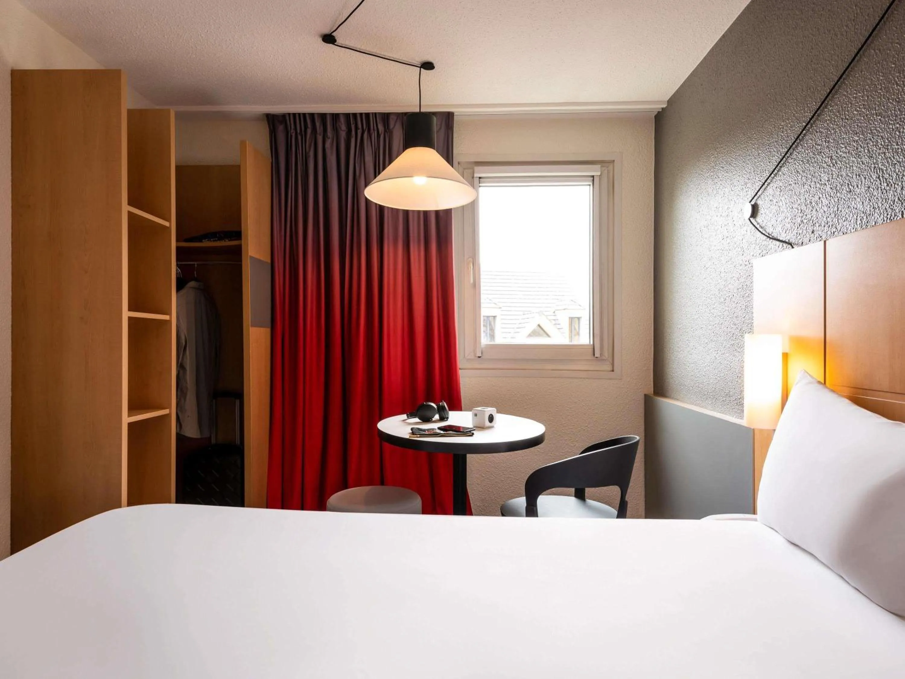 Bedroom, Bed in ibis Cergy Pontoise Le Port