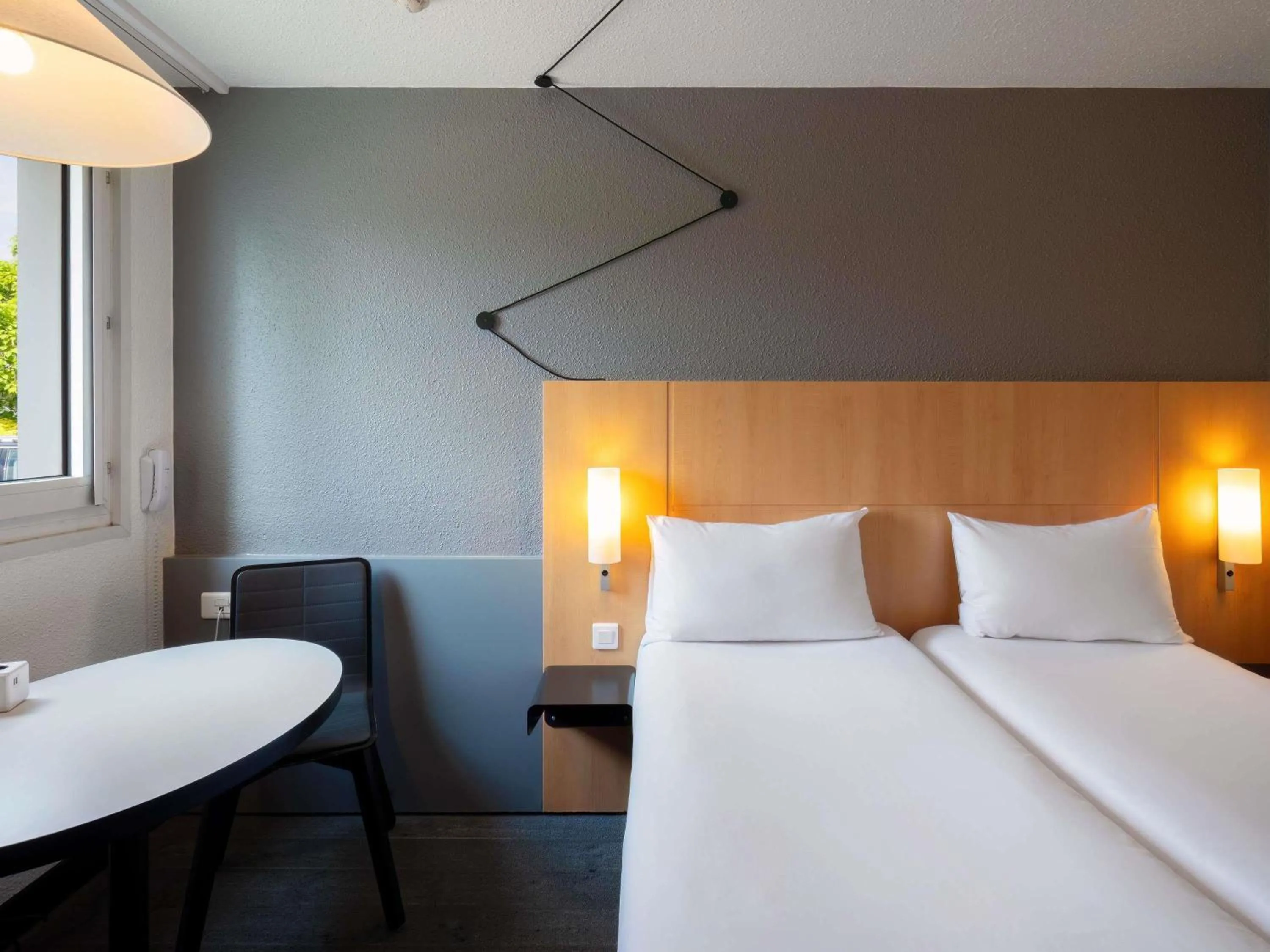 Bedroom, Bed in ibis Cergy Pontoise Le Port