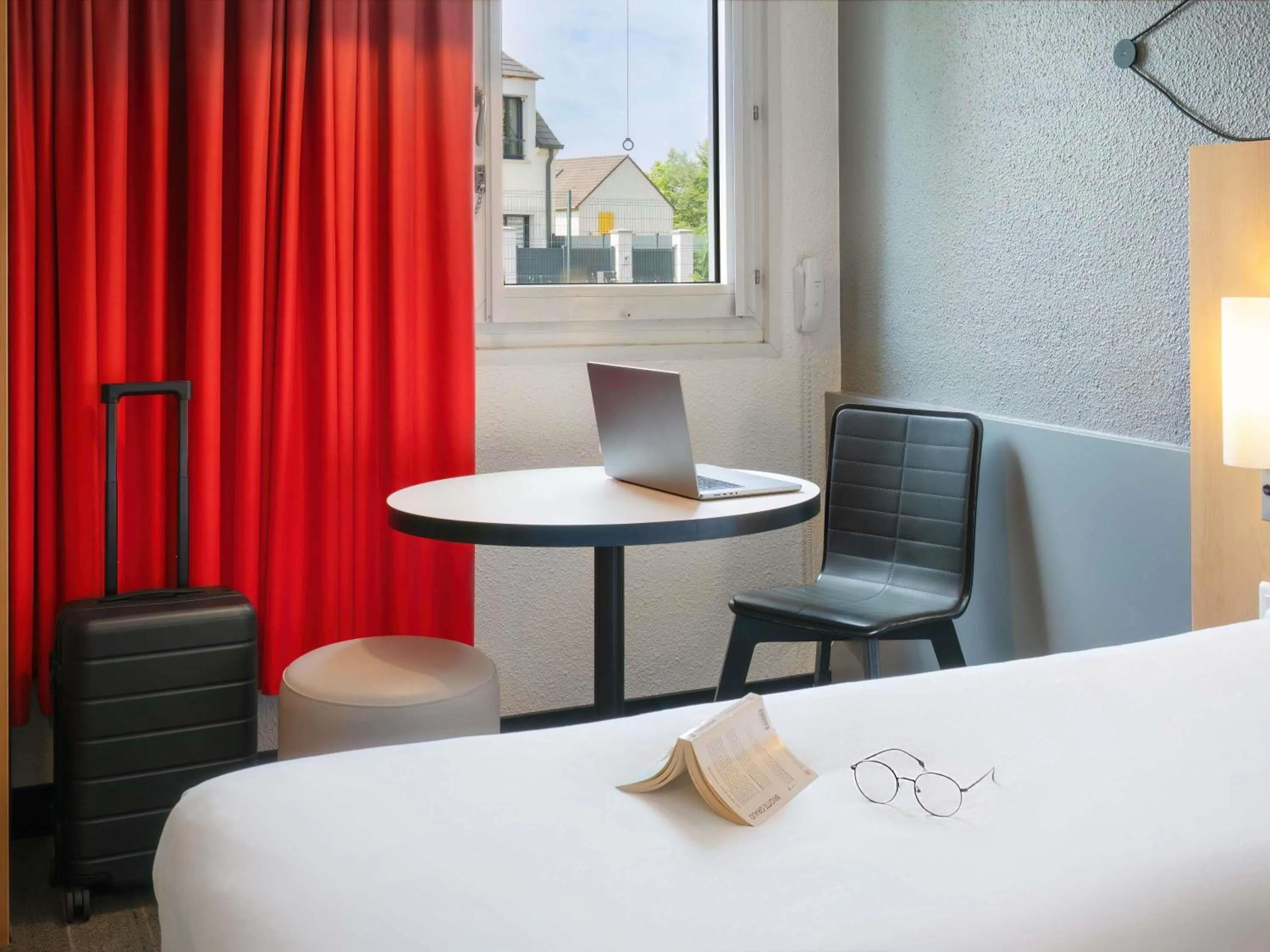 Bedroom, Bed in ibis Cergy Pontoise Le Port