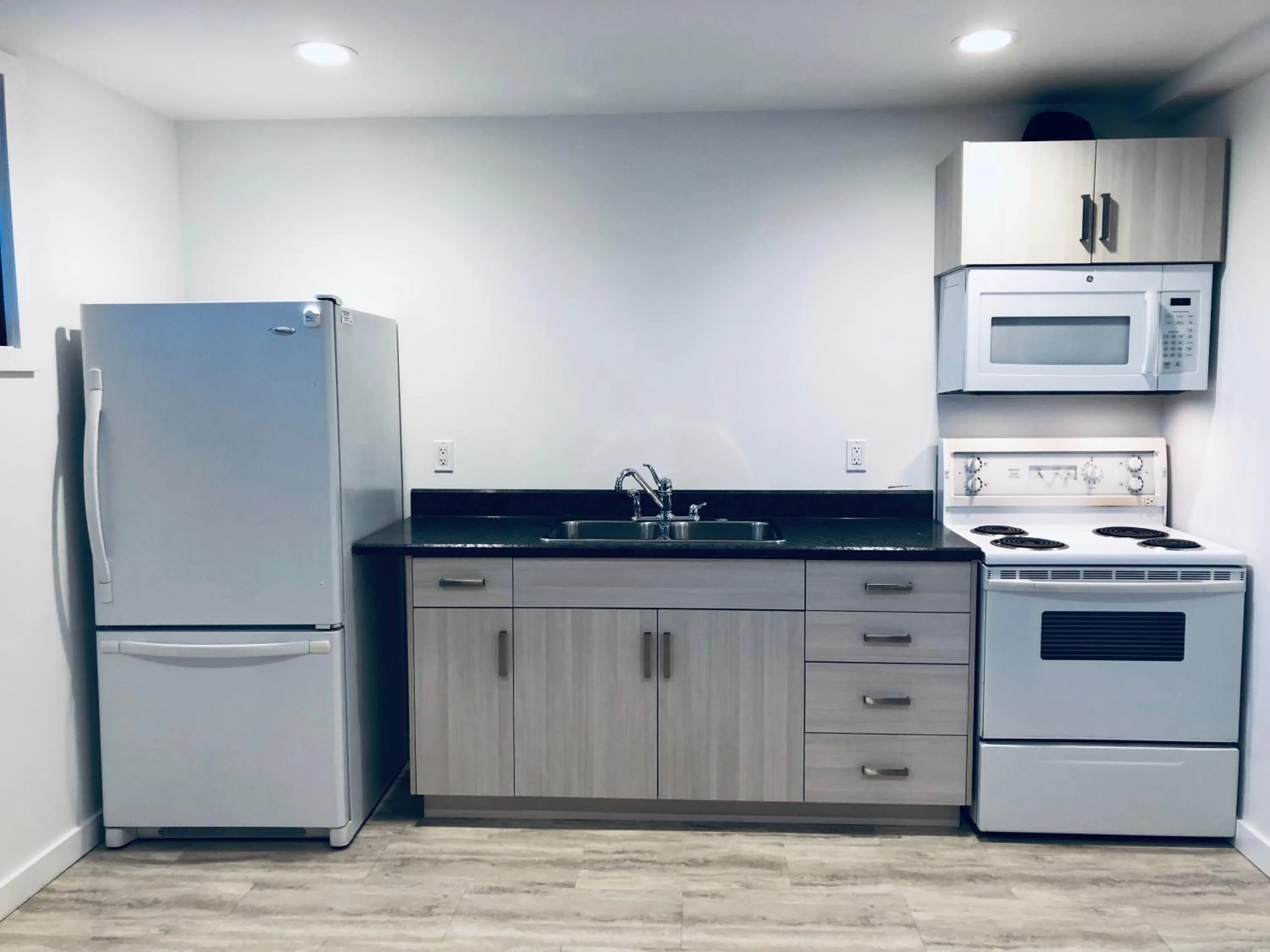 Kitchen or kitchenette in The Inn on College