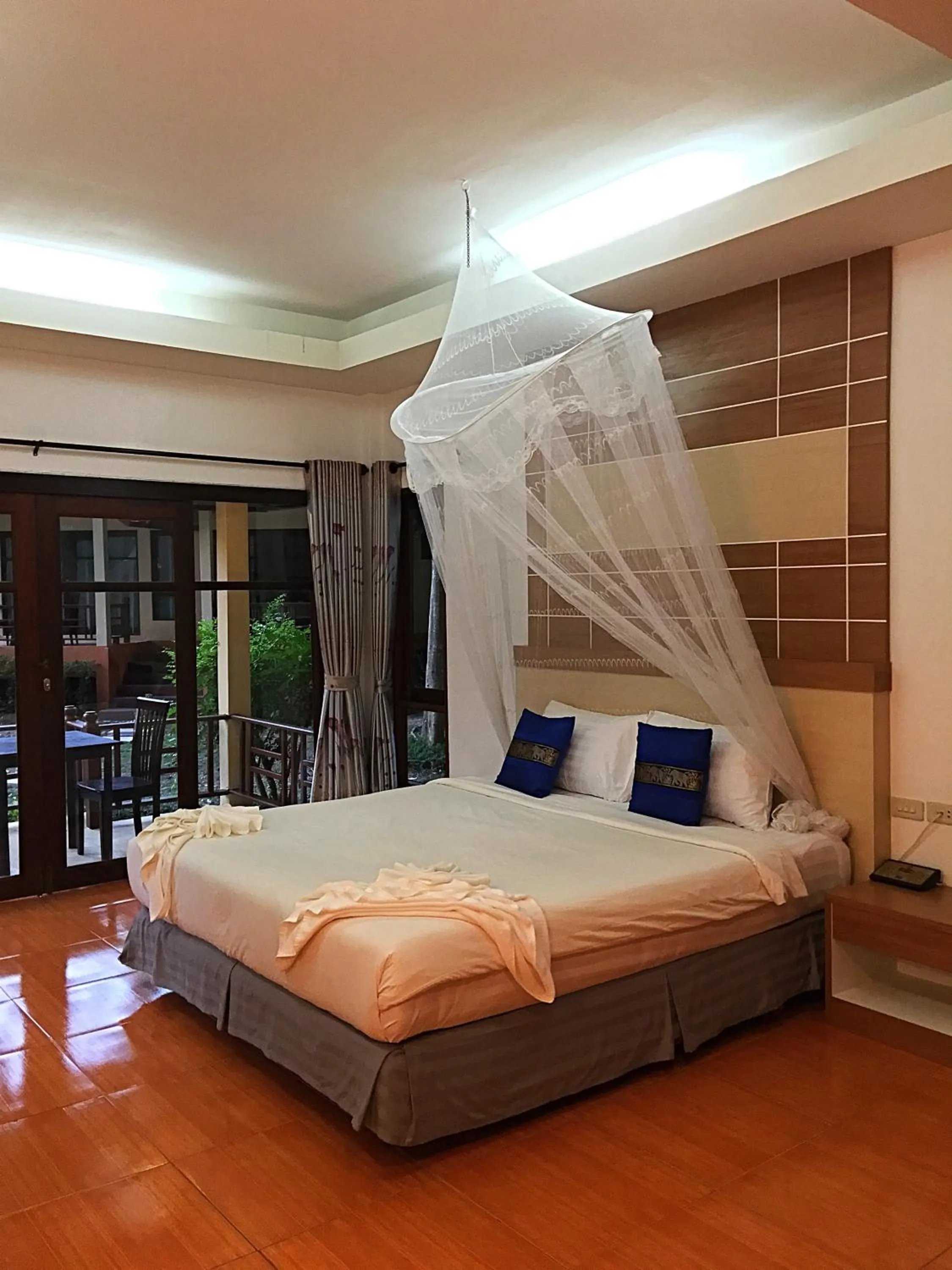 Photo of the whole room, Bed in Tonsai Bay Resort