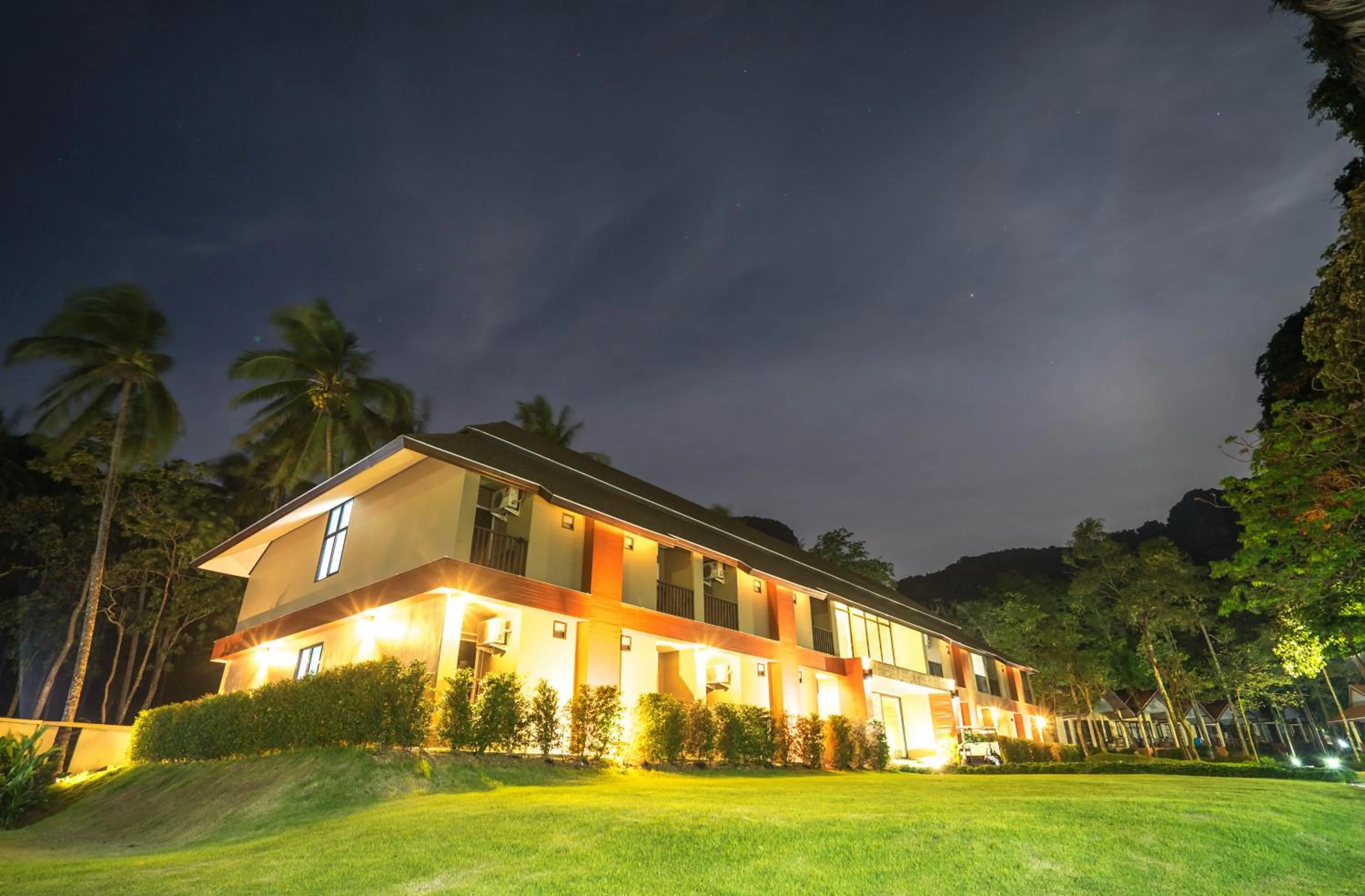 Property building in Tonsai Bay Resort