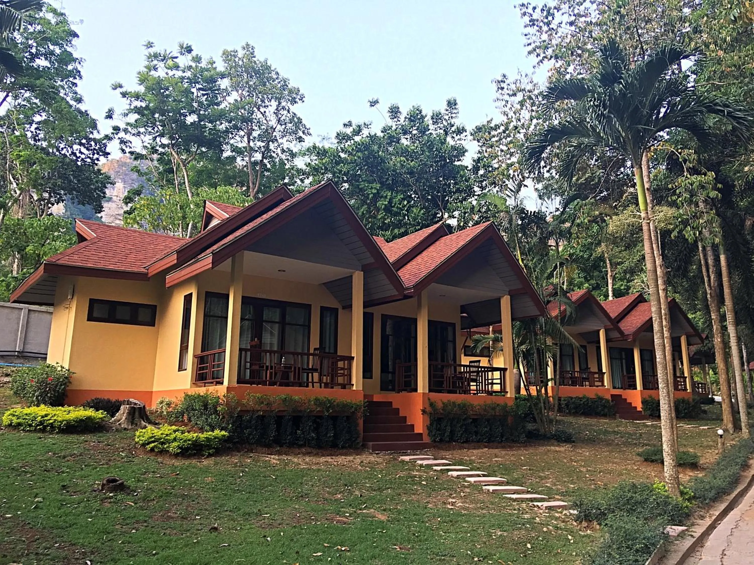 Property building in Tonsai Bay Resort