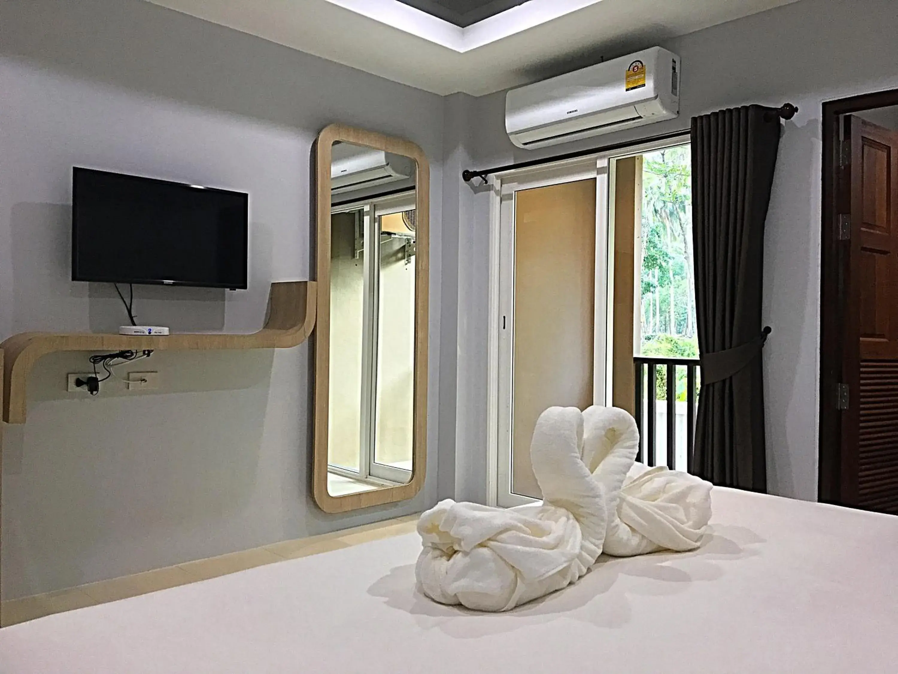 Superior Double or Twin Room in Tonsai Bay Resort Superior Double or Twin Room in Tonsai Bay Resort