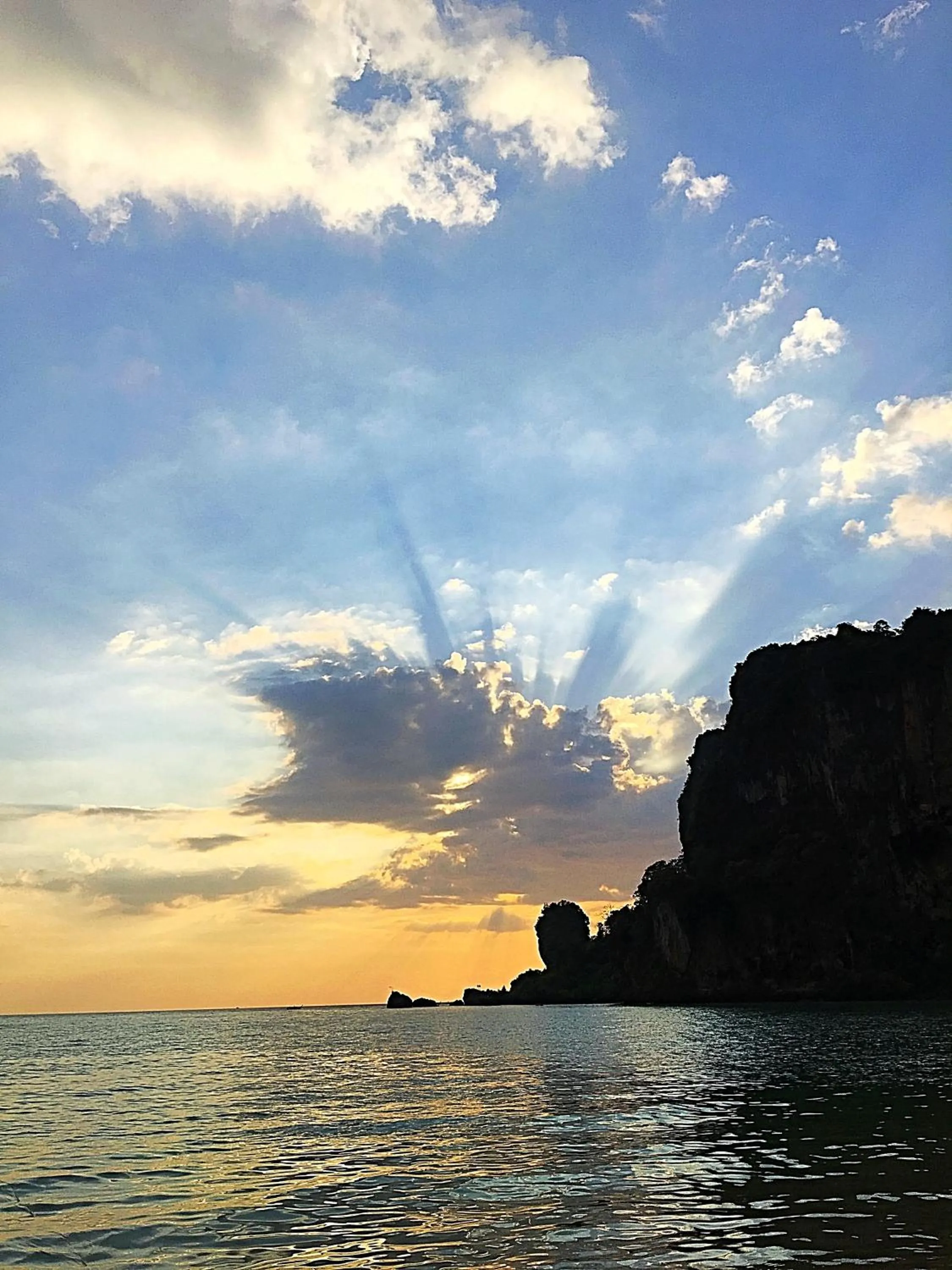 Sunset in Tonsai Bay Resort