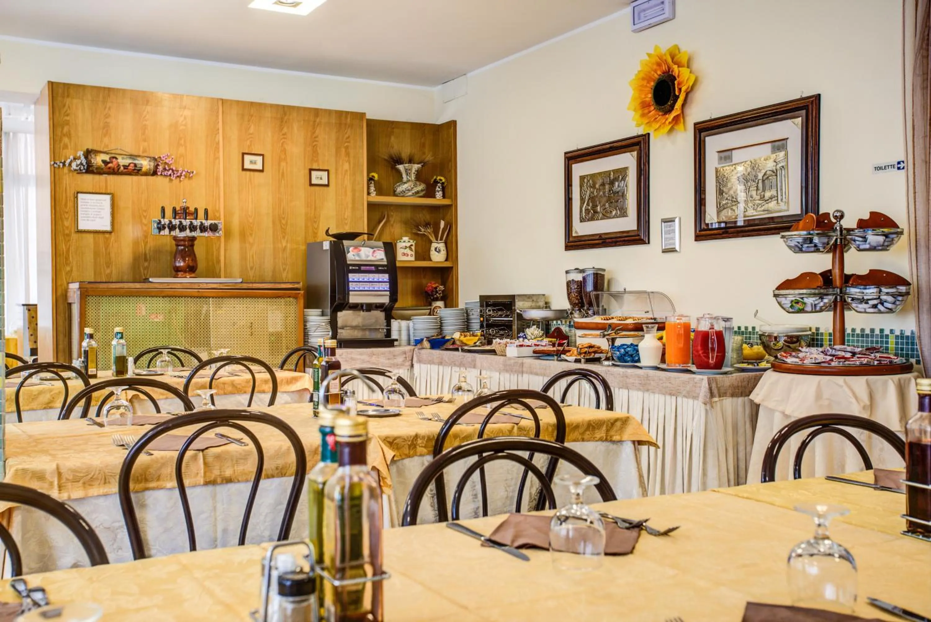 Restaurant/places to eat in Hotel Tiziana