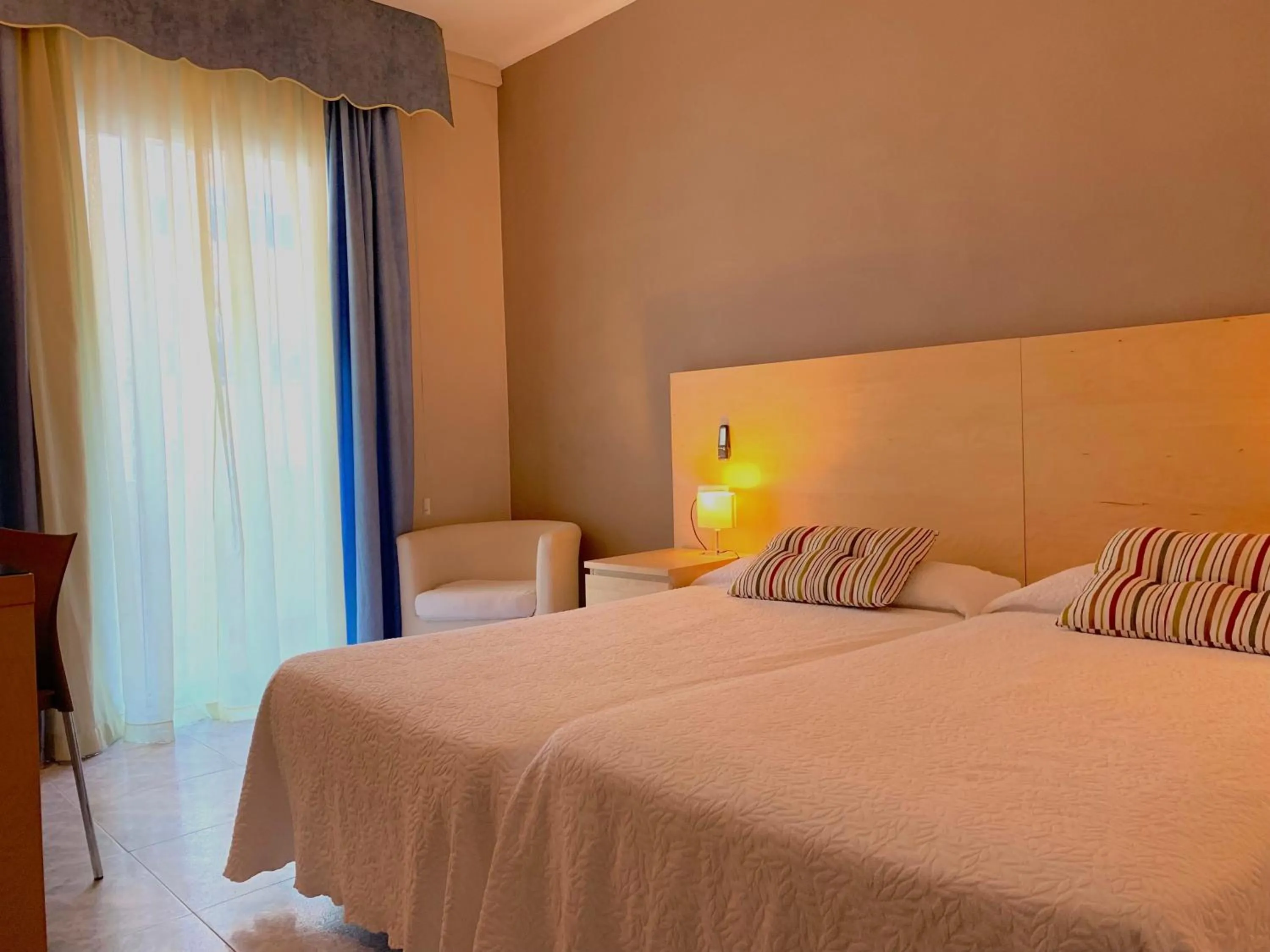 Bed in Hotel Restaurant Llansola