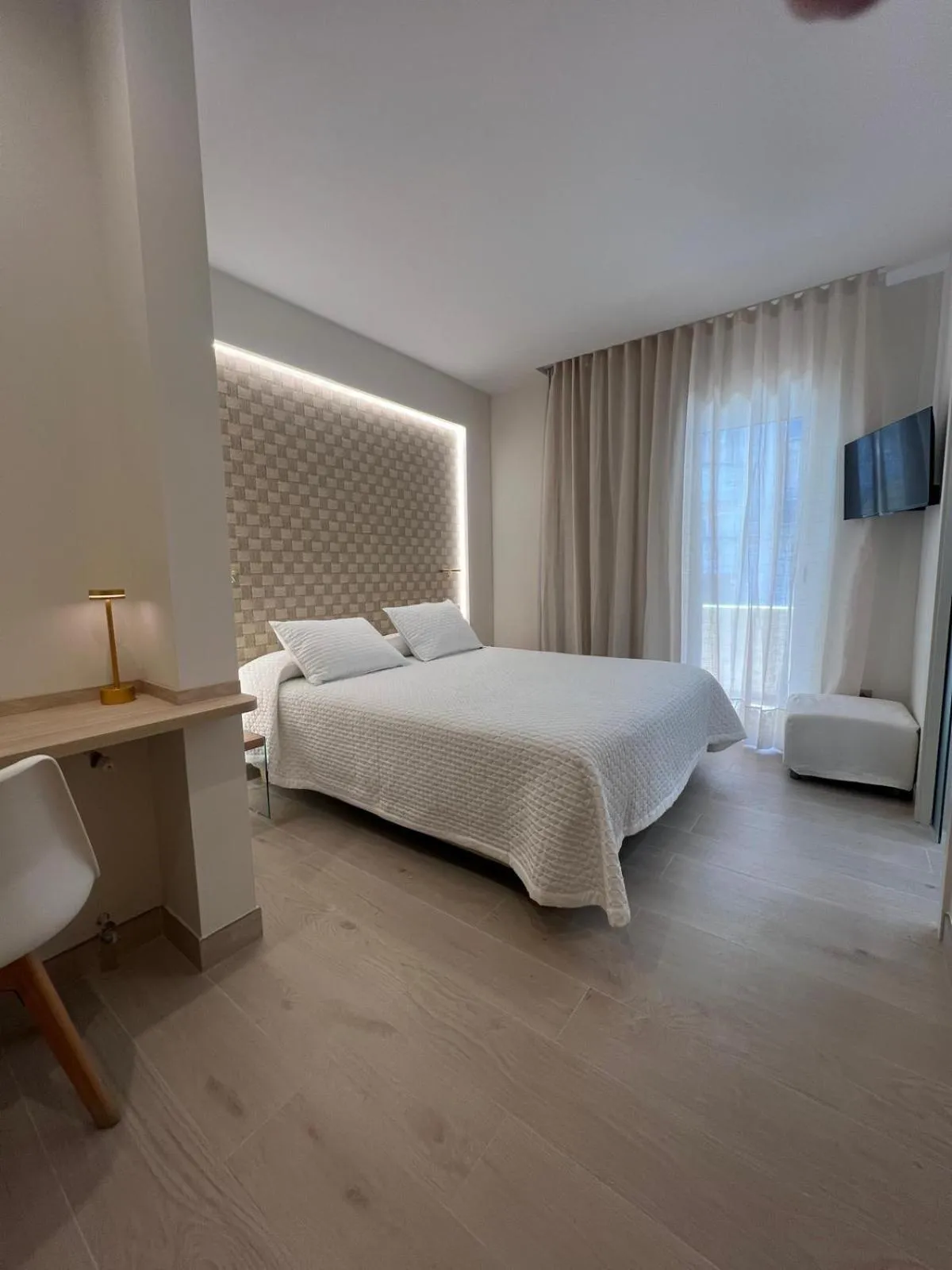 Bed in Hotel Restaurant Llansola