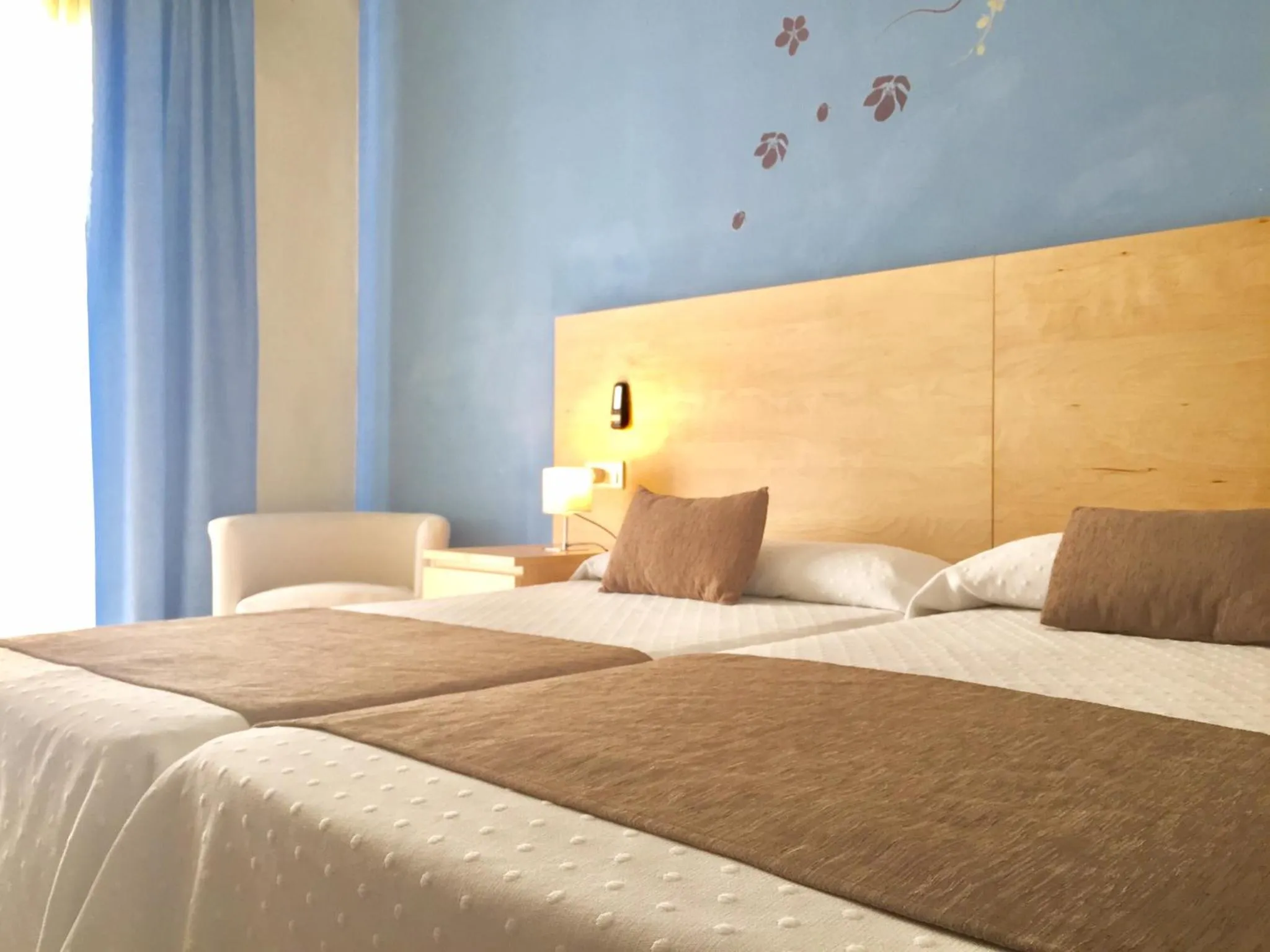 Bed in Hotel Restaurant Llansola