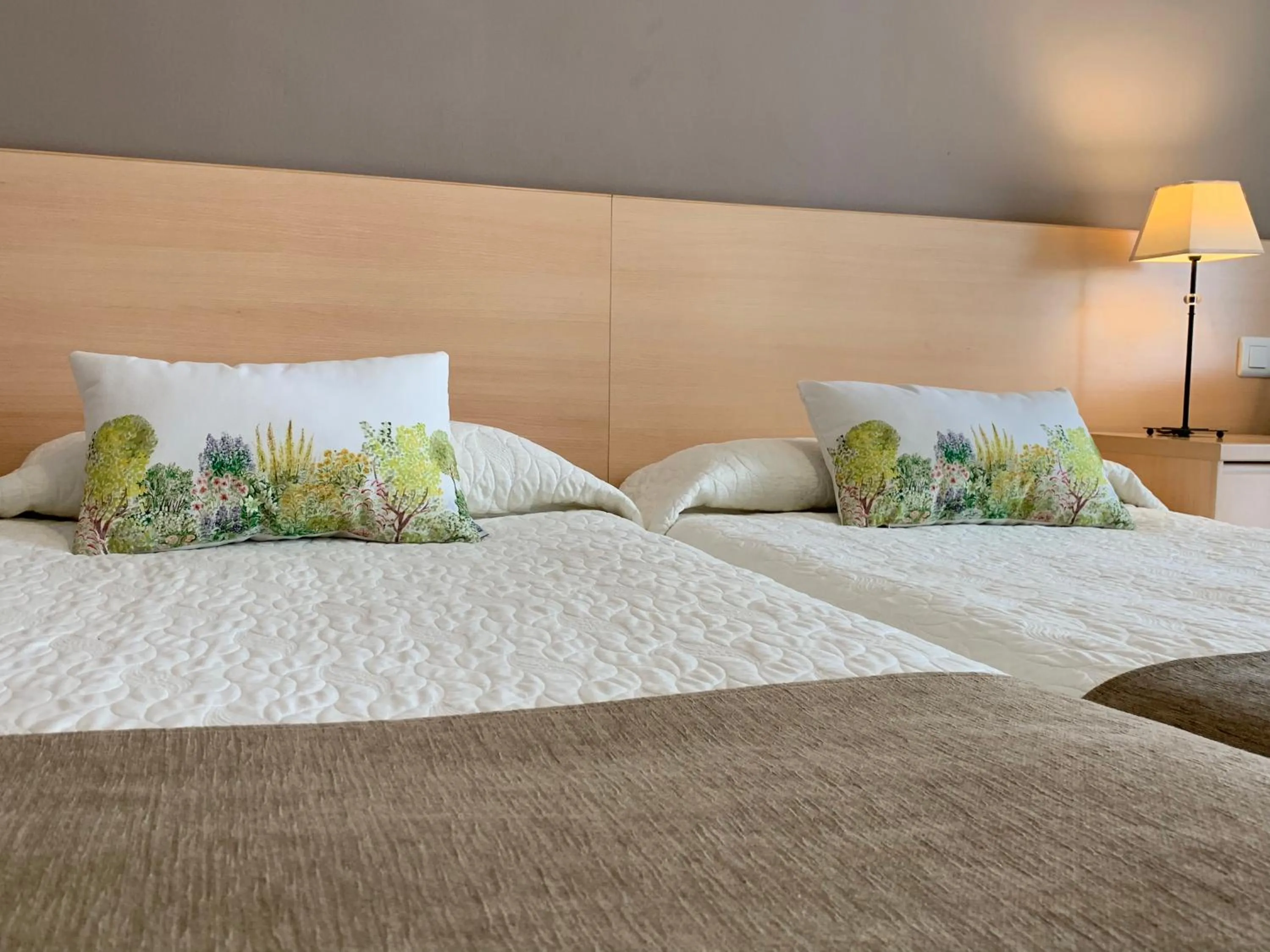 Bed in Hotel Restaurant Llansola