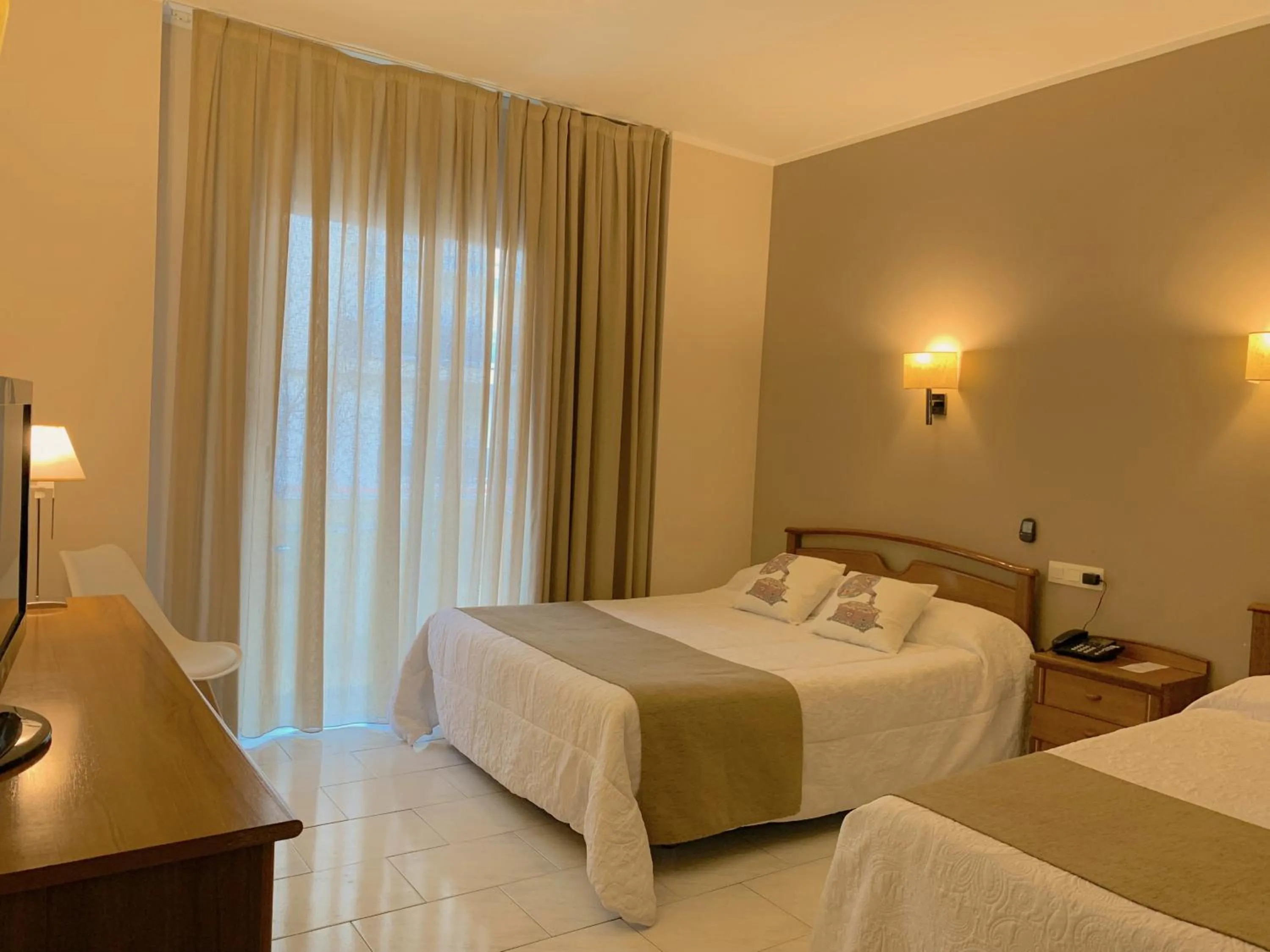 Bed in Hotel Restaurant Llansola