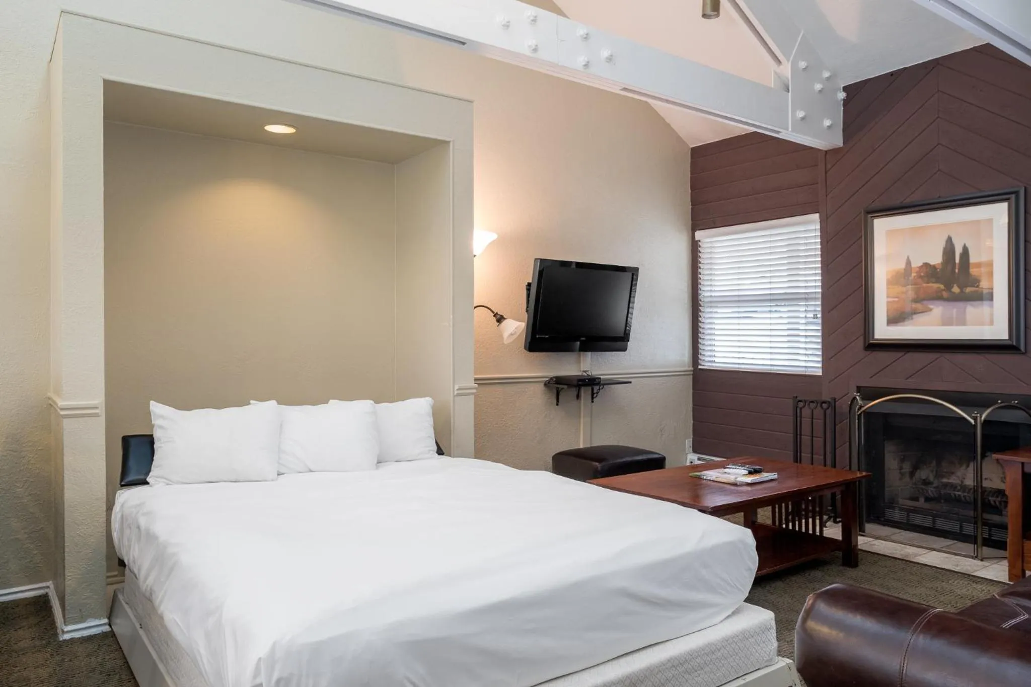 Bed in Sweetwater Lift Lodge