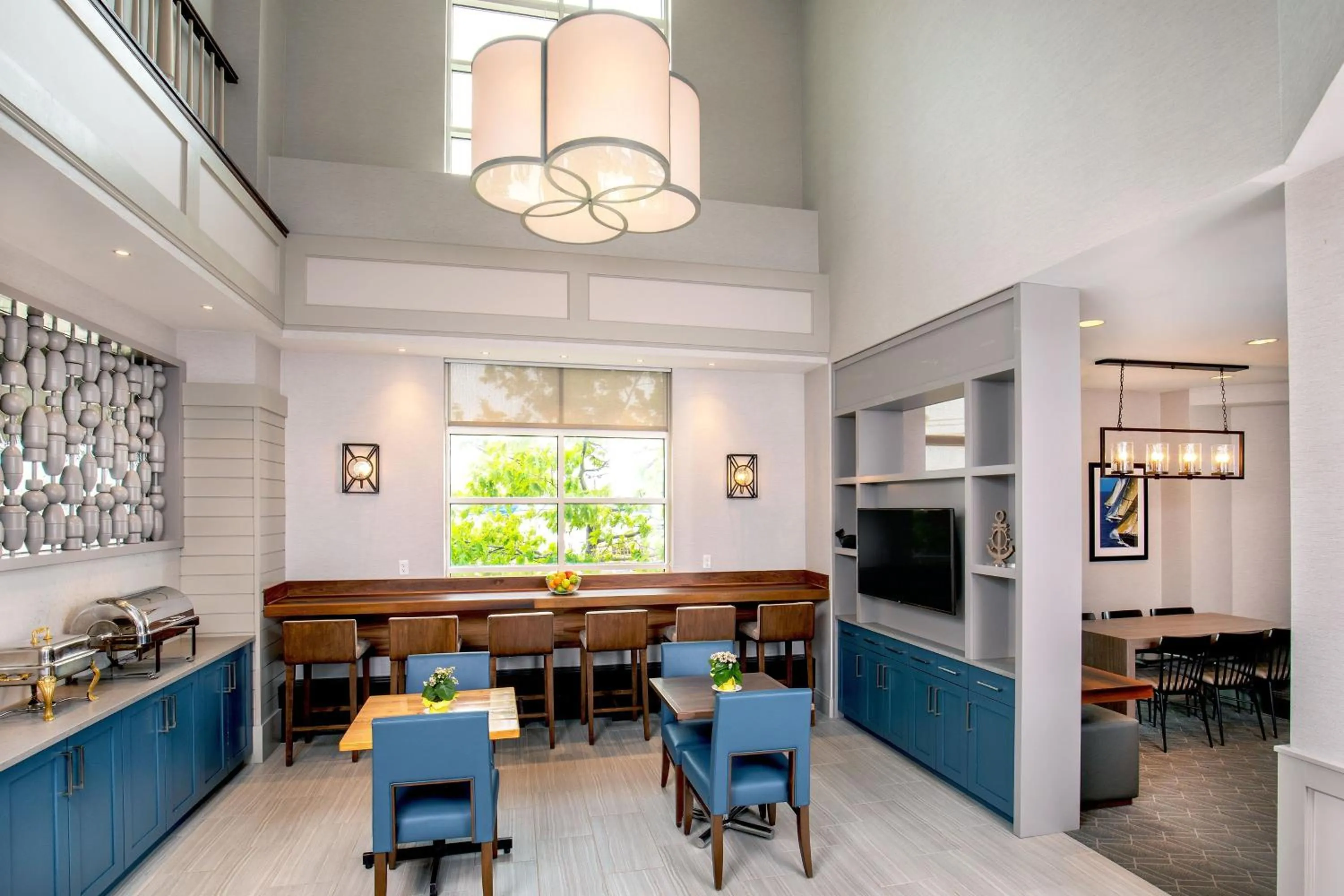 Lounge or bar in Sheraton Portsmouth Harborside Hotel