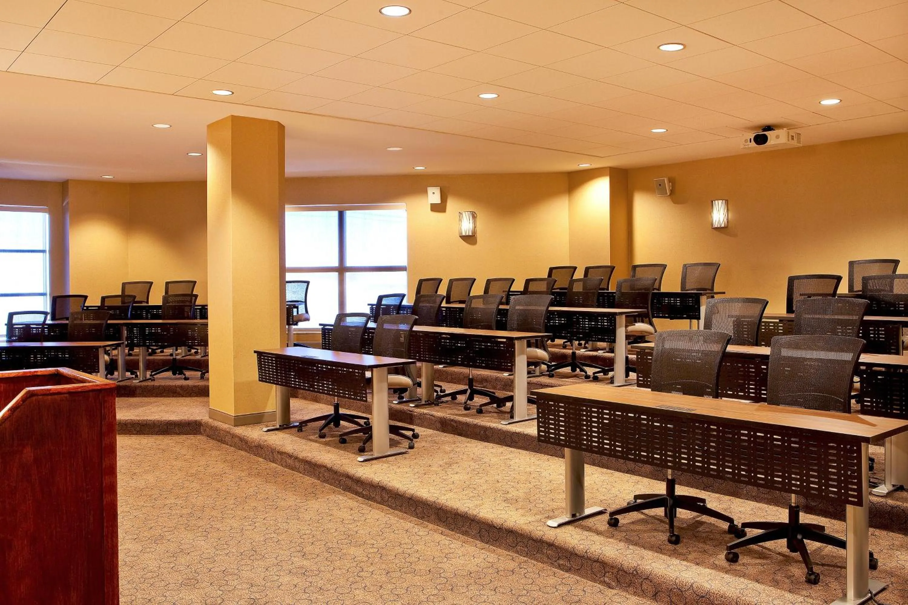 Meeting/conference room in Sheraton Portsmouth Harborside Hotel
