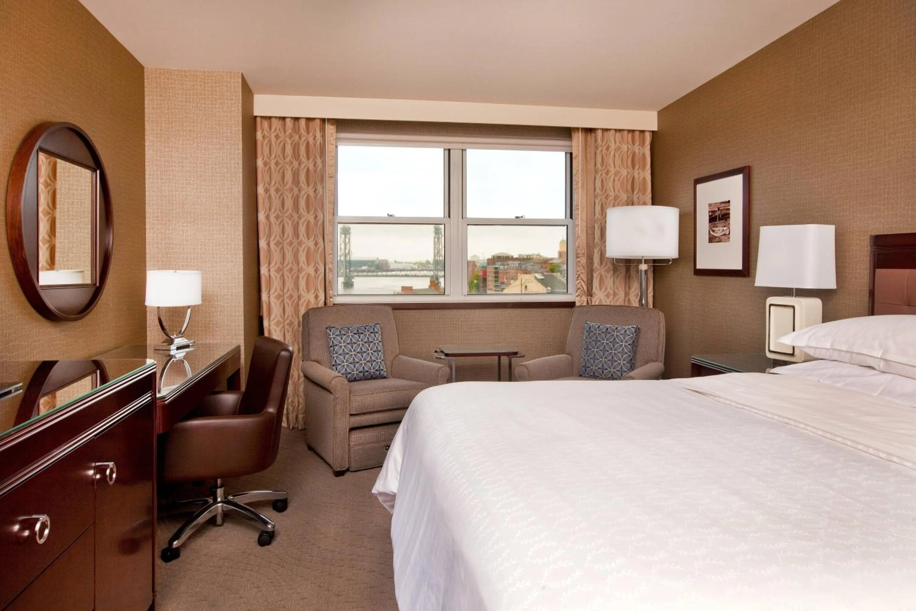 Photo of the whole room, Bed in Sheraton Portsmouth Harborside Hotel
