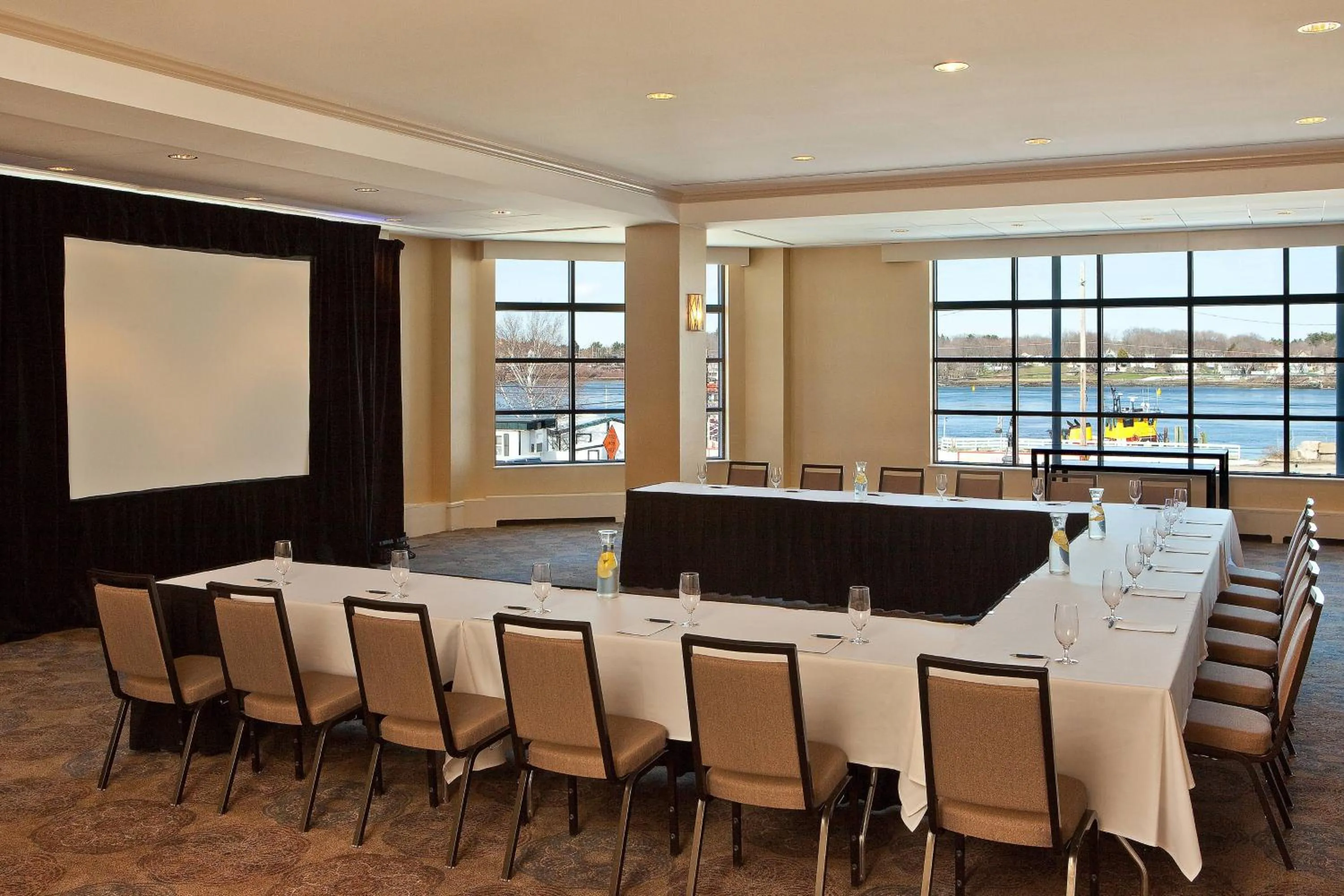Meeting/conference room in Sheraton Portsmouth Harborside Hotel