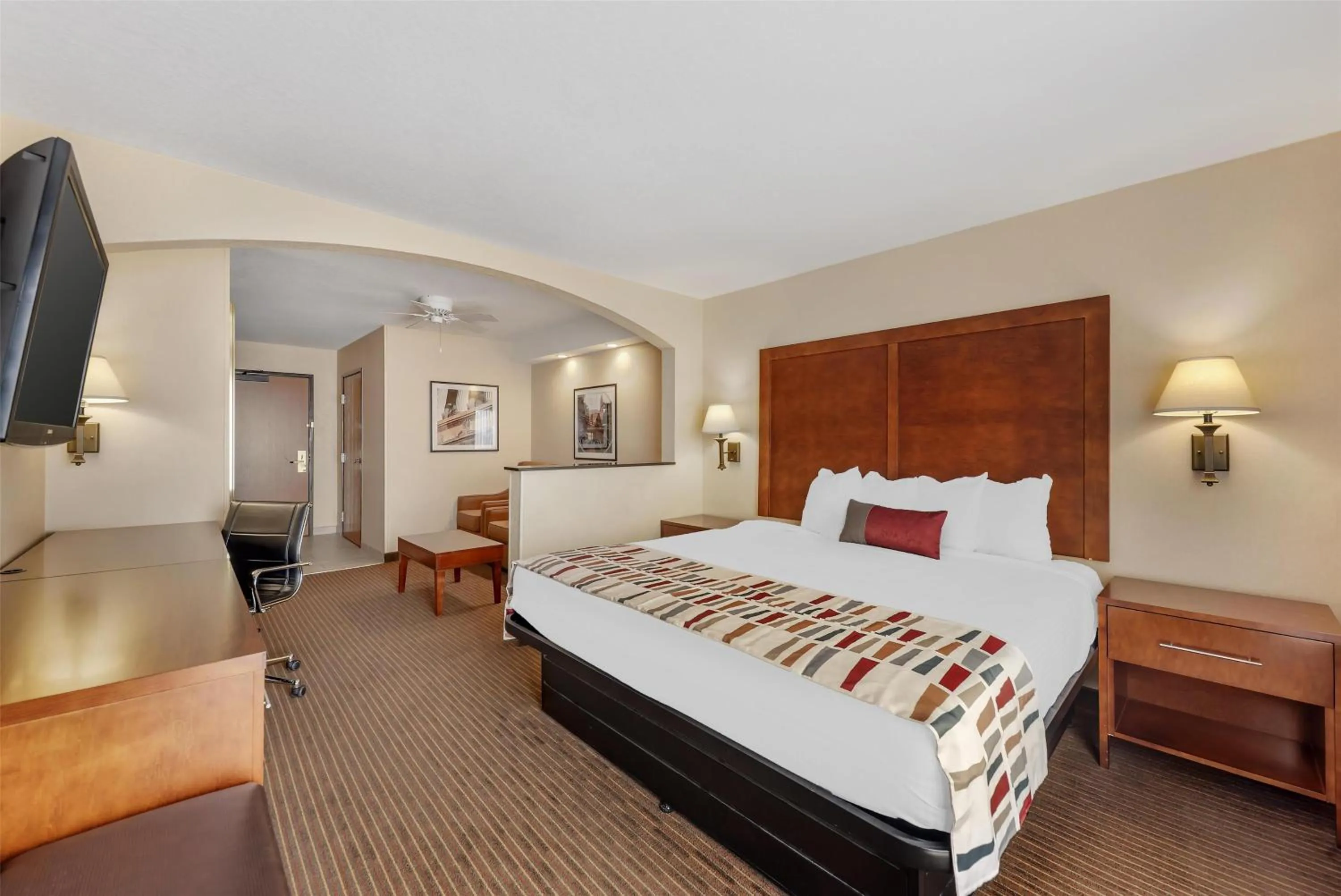 Photo of the whole room, Bed in Best Western Alamo Suites