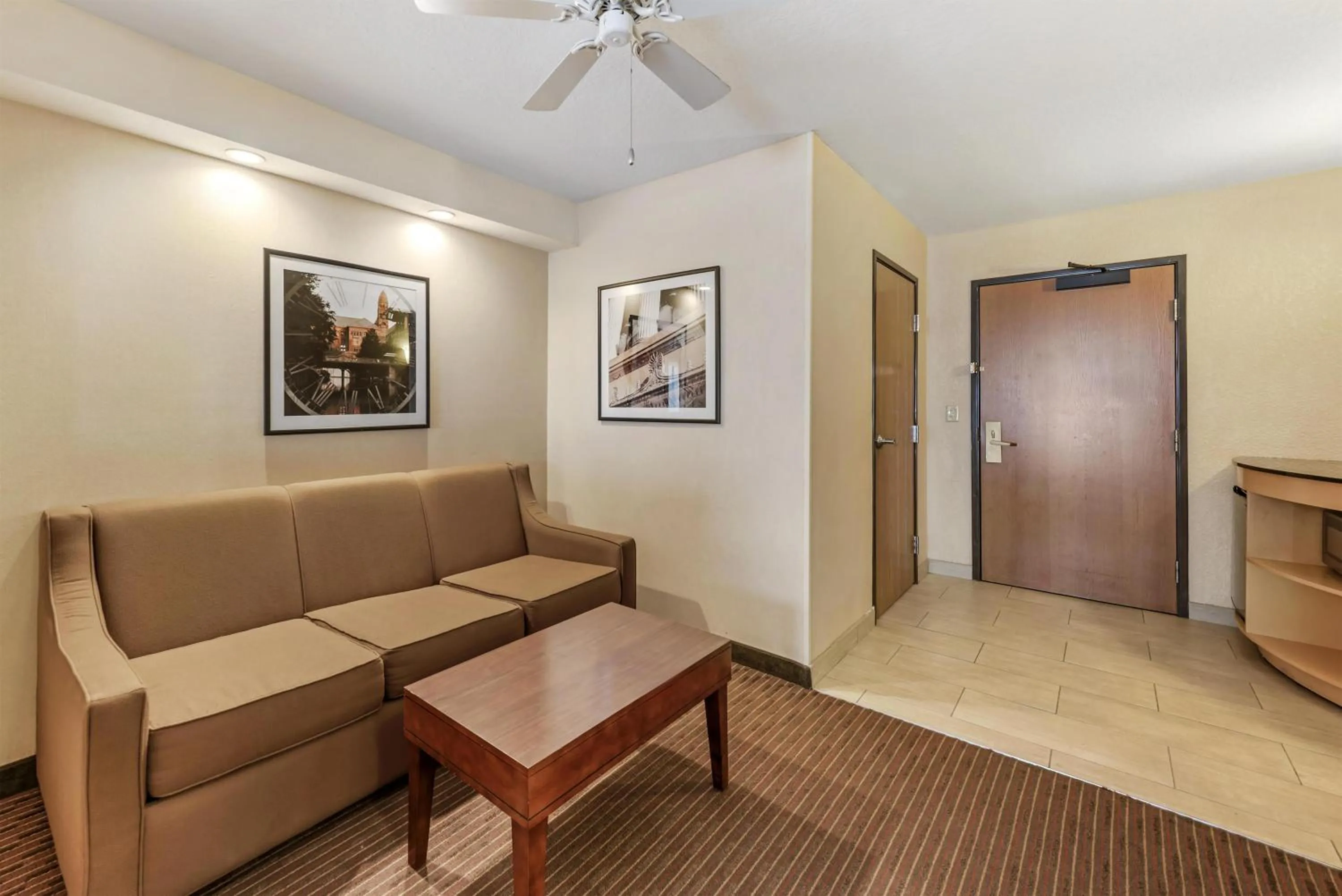 Bedroom in Best Western Alamo Suites
