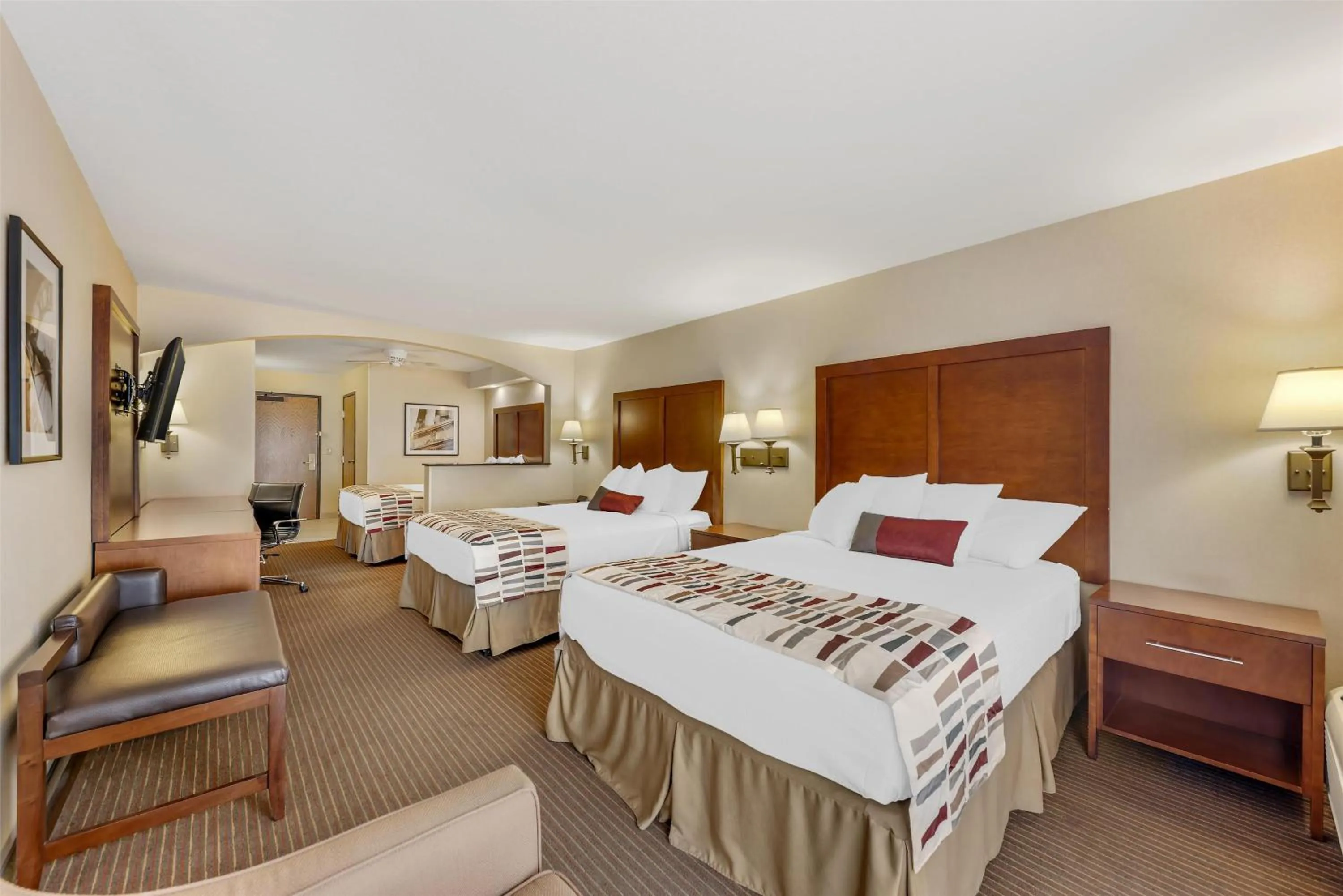 Photo of the whole room, Bed in Best Western Alamo Suites