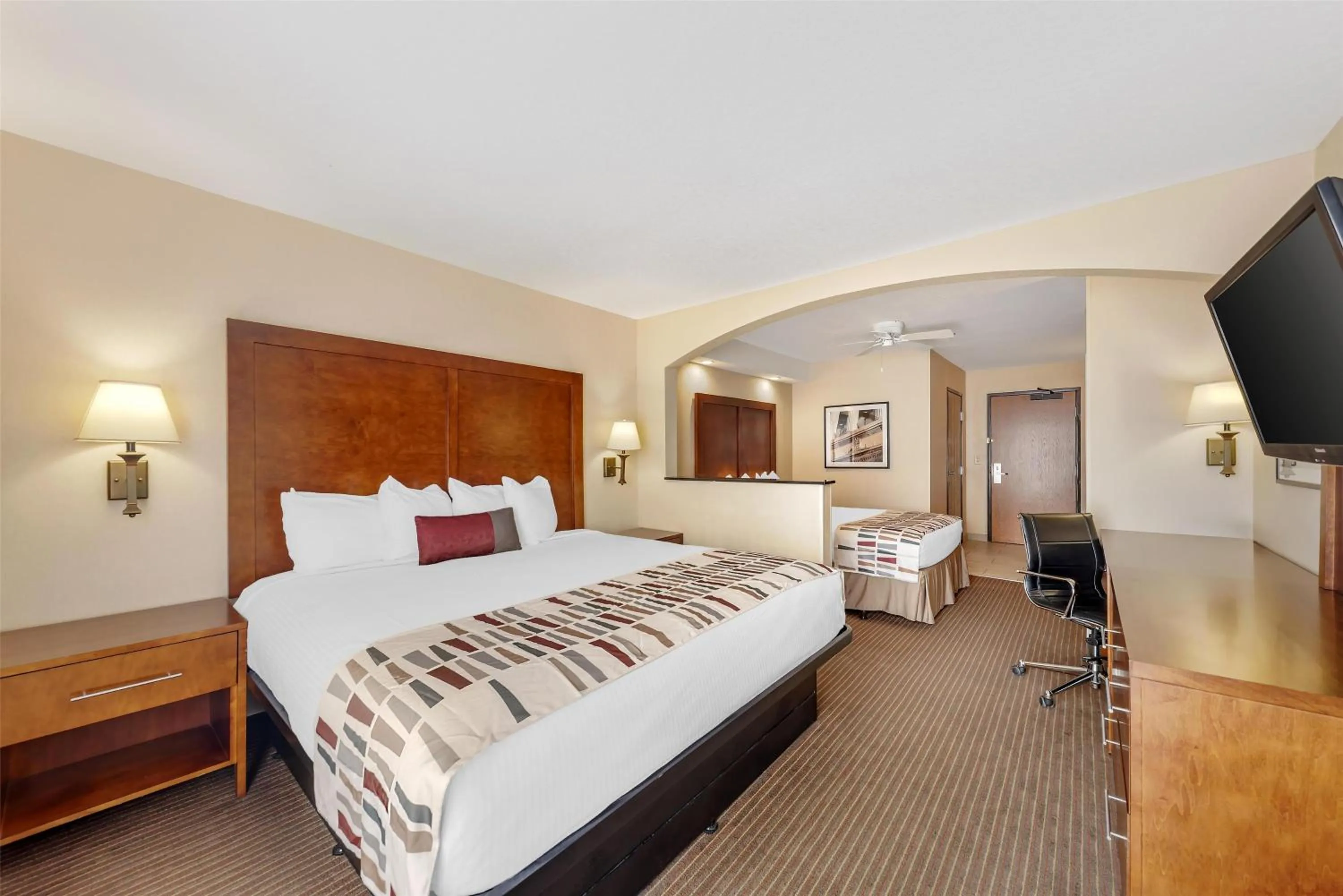 Photo of the whole room, Bed in Best Western Alamo Suites