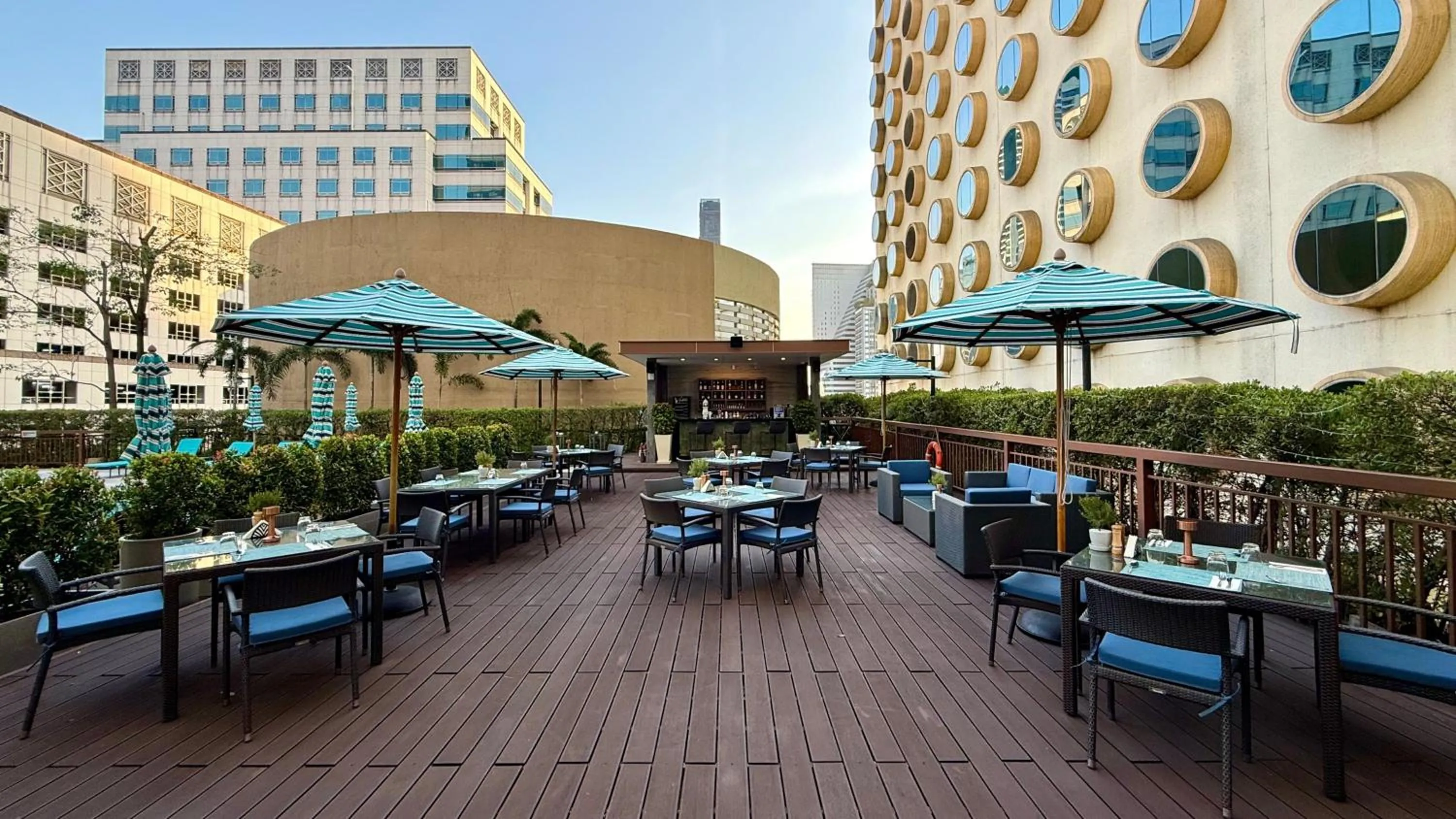 Restaurant/places to eat in Holiday Inn Bangkok Silom by IHG