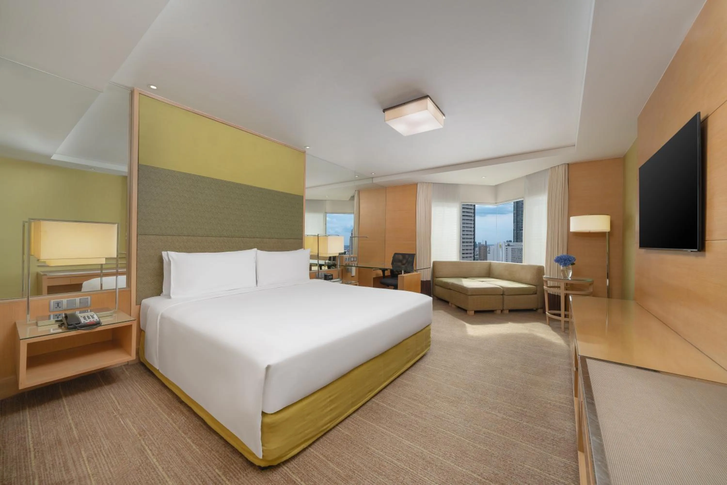 Bedroom, Bed in Holiday Inn Bangkok Silom by IHG