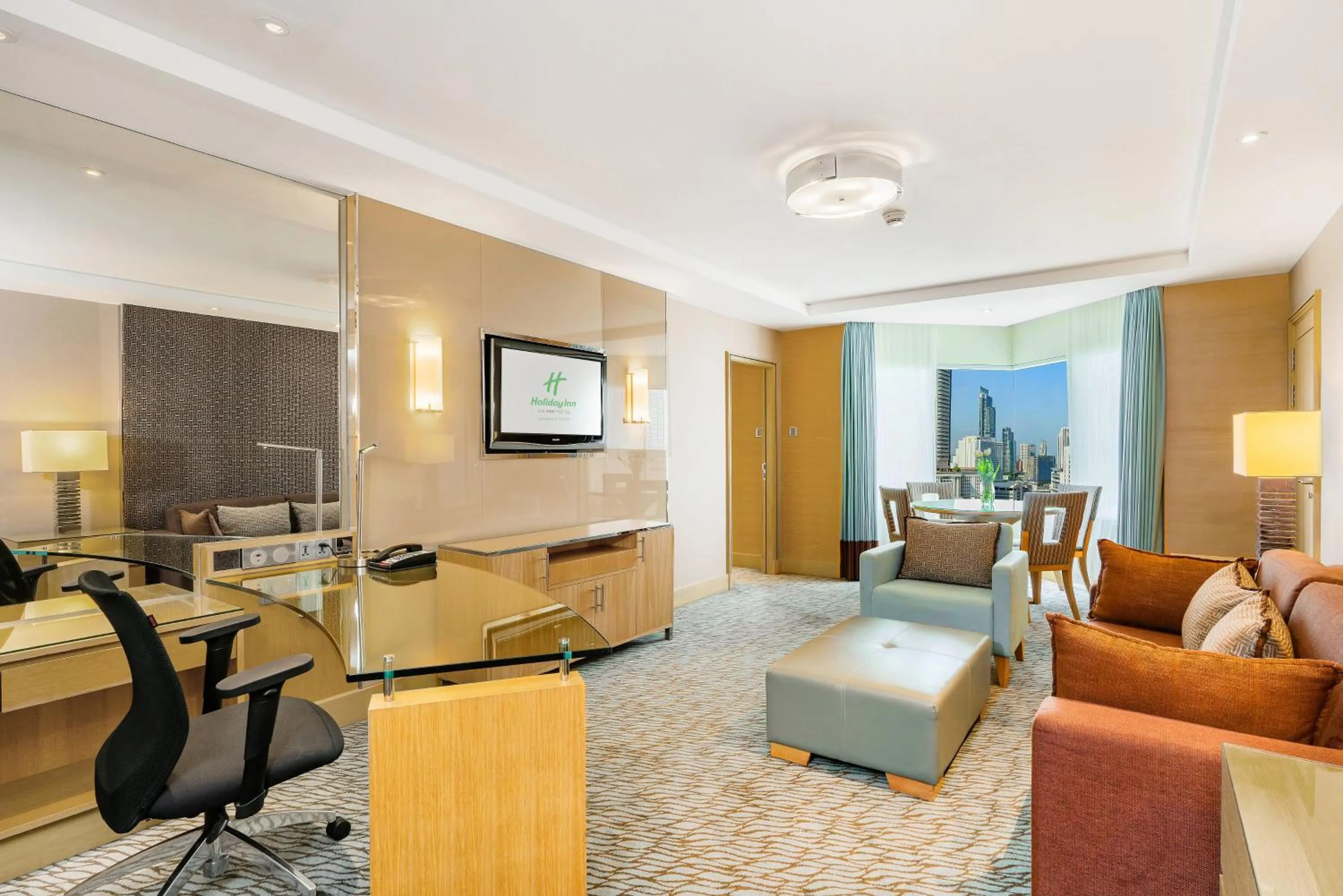Photo of the whole room in Holiday Inn Bangkok Silom by IHG