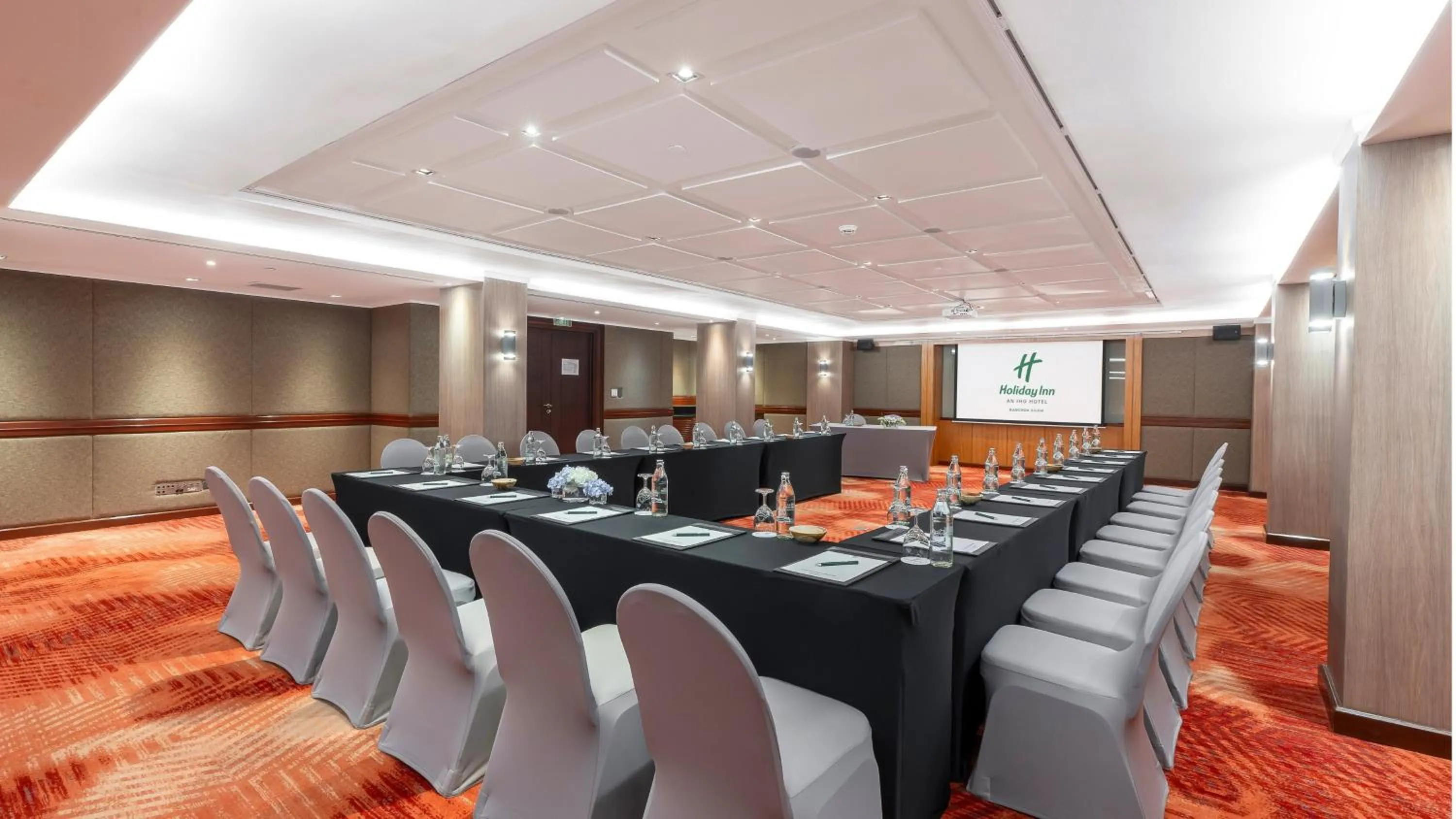 Meeting/conference room in Holiday Inn Bangkok Silom by IHG