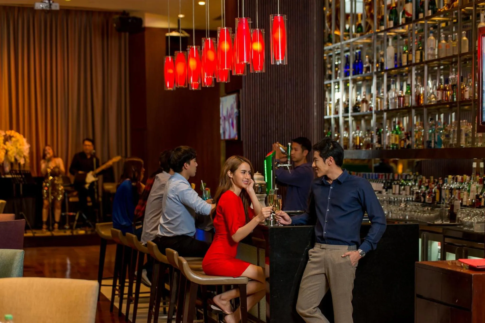 Lounge or bar in Holiday Inn Bangkok Silom by IHG