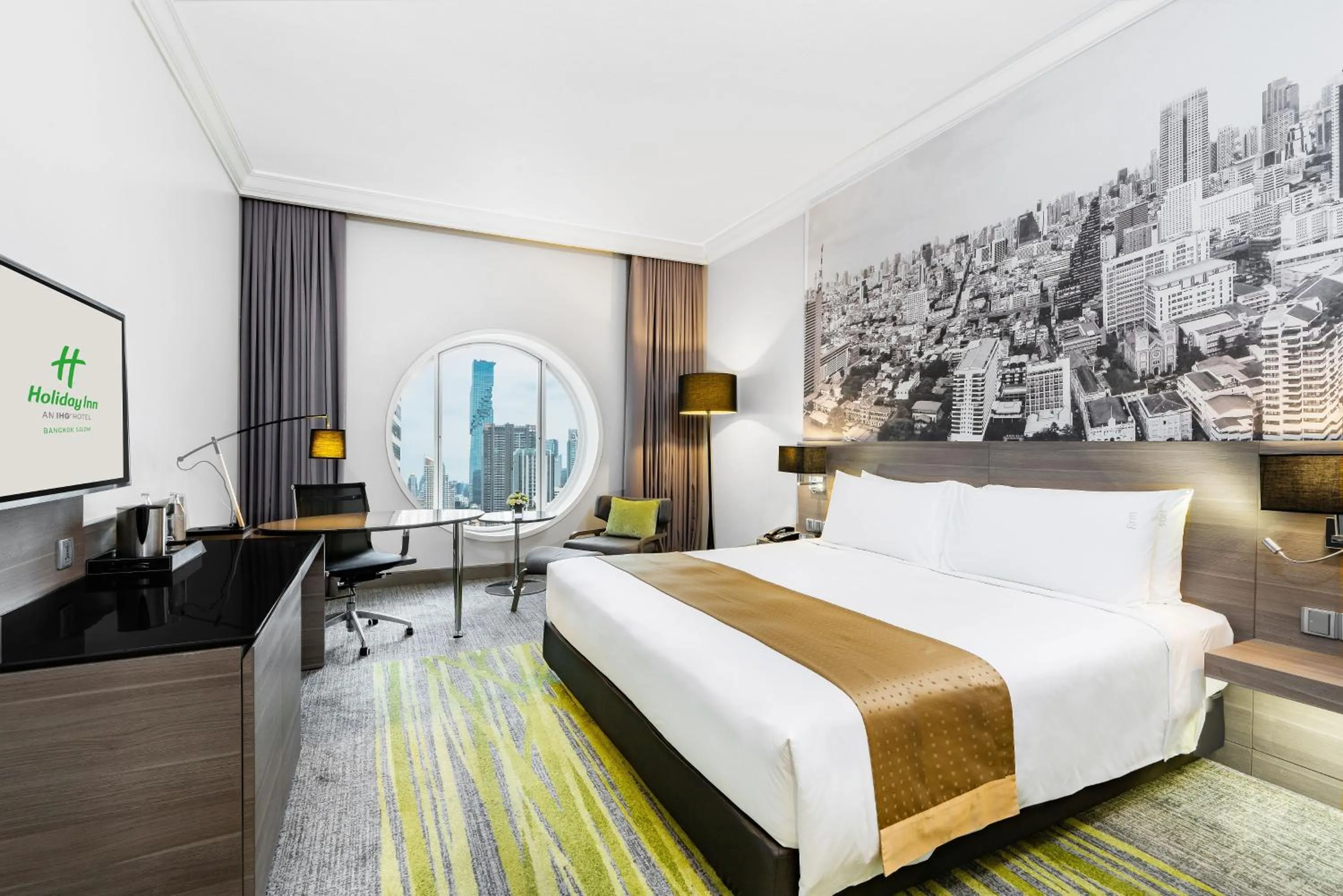 Bed in Holiday Inn Bangkok Silom by IHG