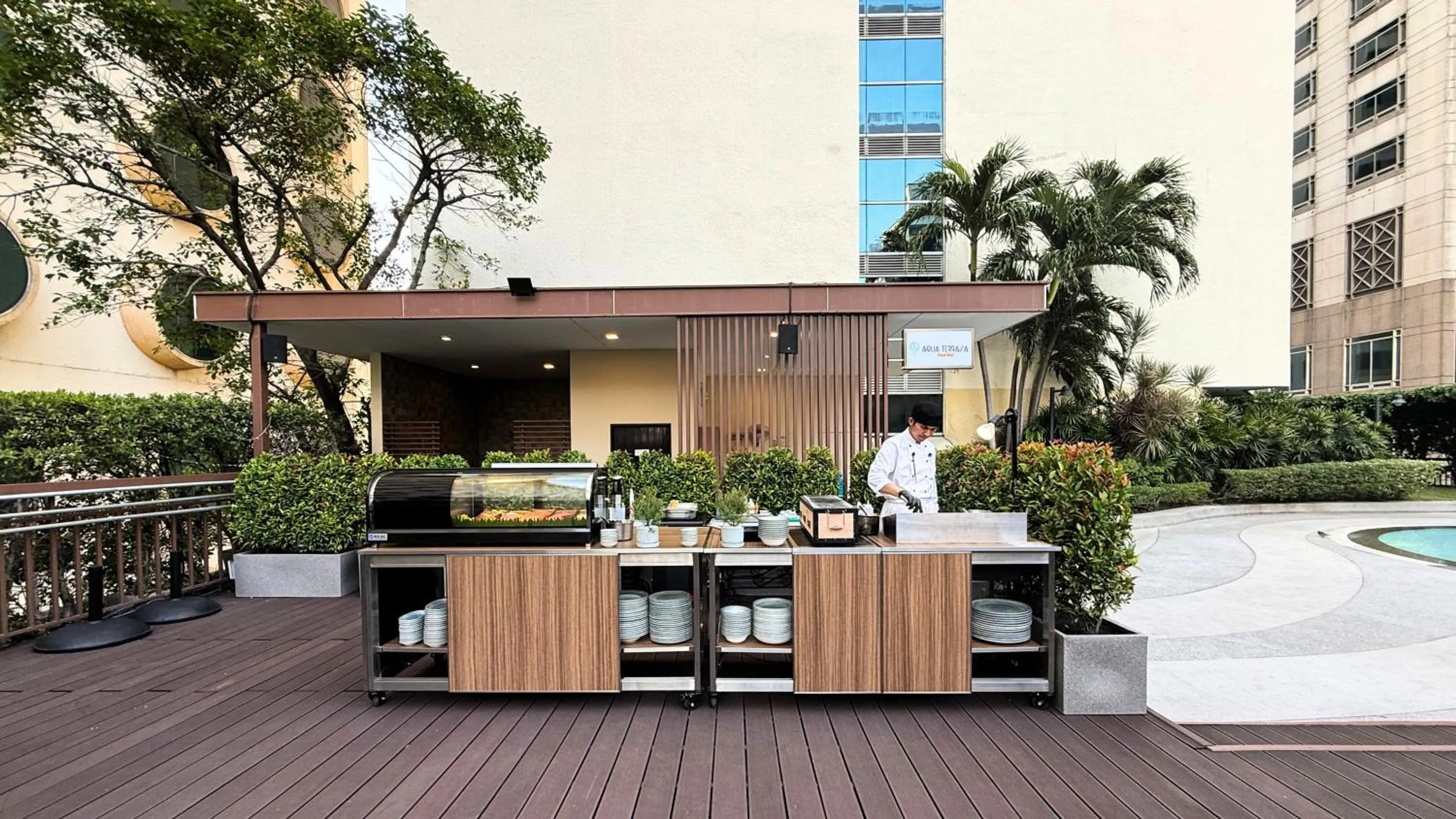 Restaurant/places to eat in Holiday Inn Bangkok Silom by IHG