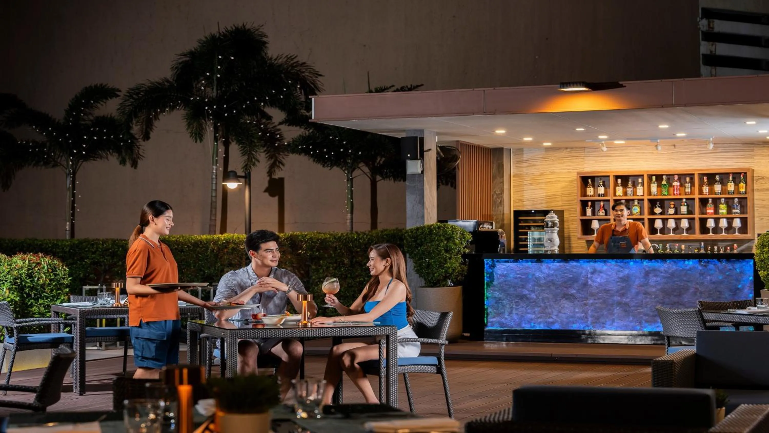 Restaurant/places to eat in Holiday Inn Bangkok Silom by IHG