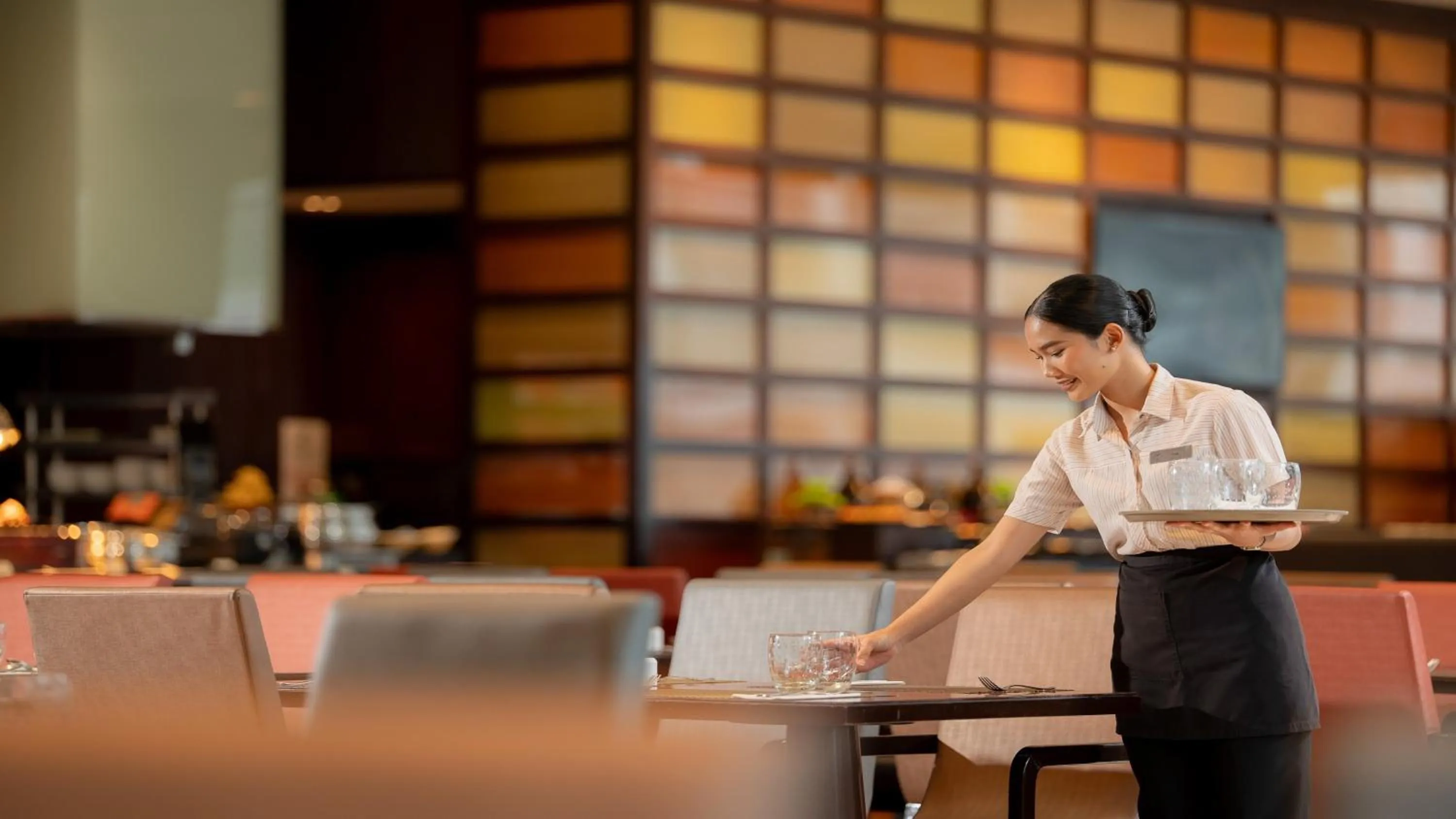 Restaurant/places to eat in Holiday Inn Bangkok Silom by IHG