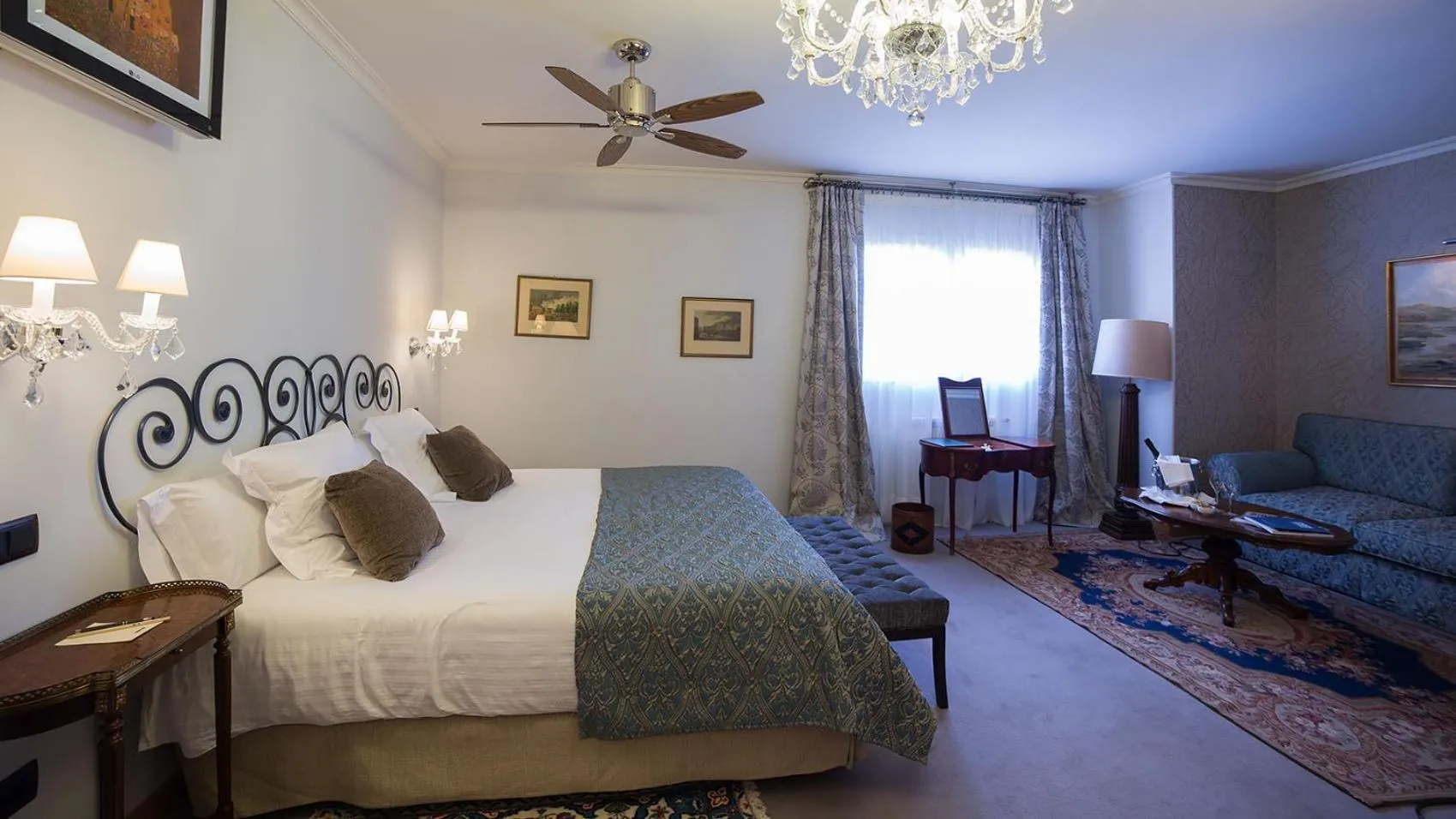 Photo of the whole room, Bed in Los Cinco Enebros