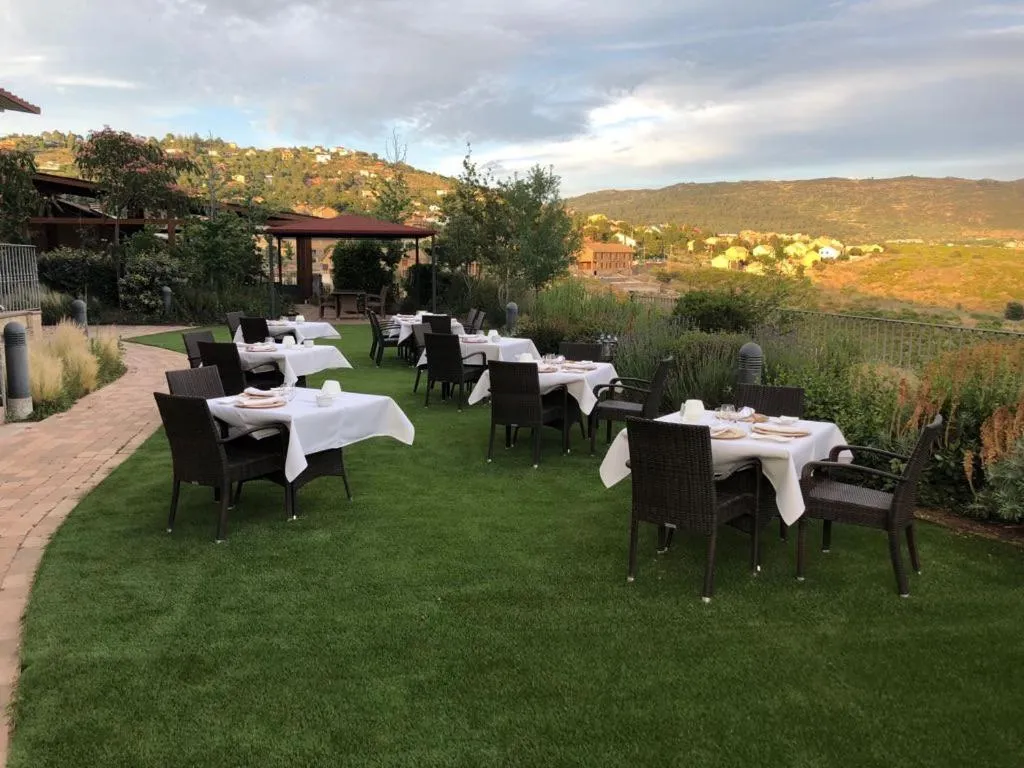 Restaurant/places to eat in Los Cinco Enebros