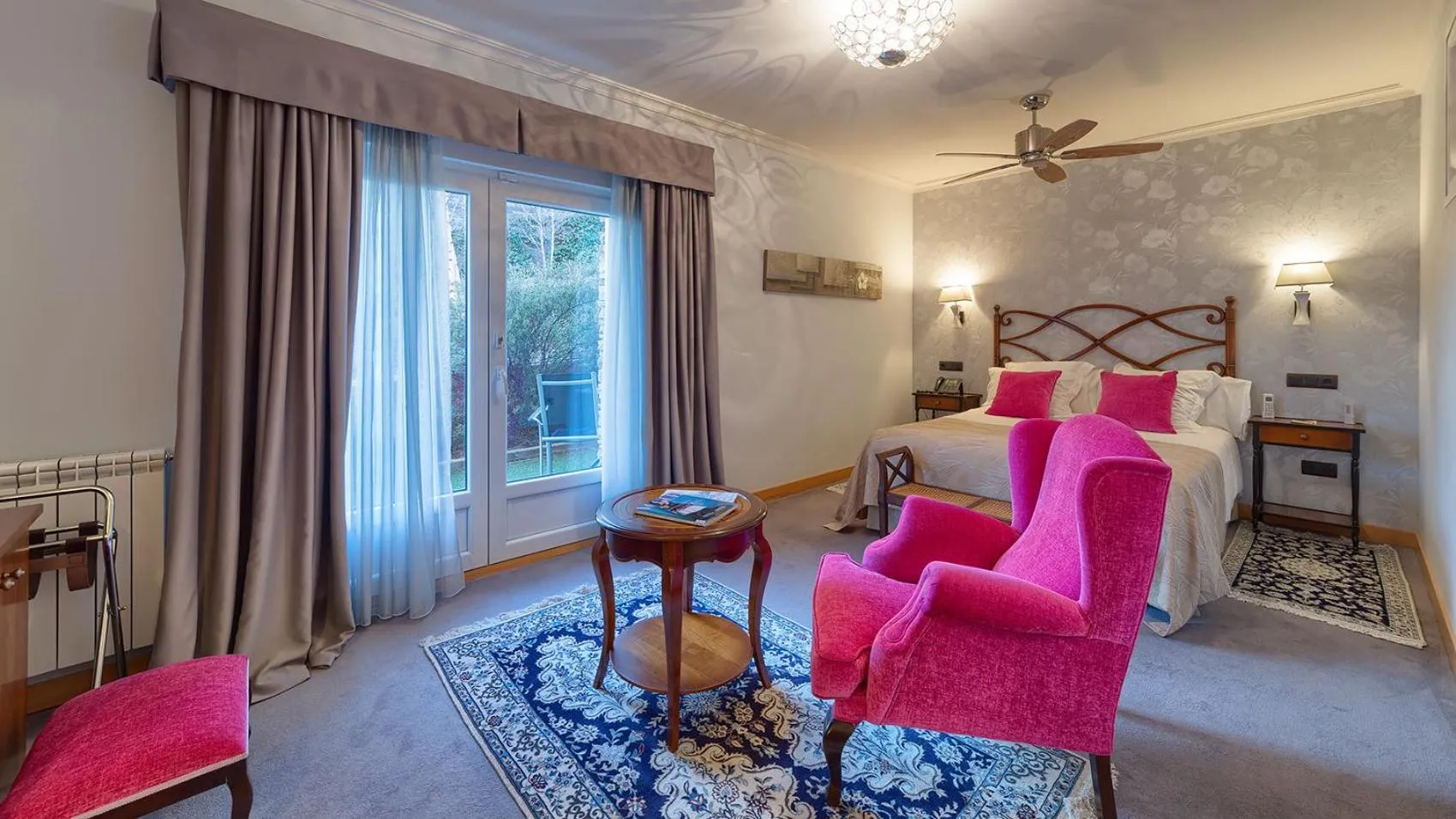 Photo of the whole room in Los Cinco Enebros