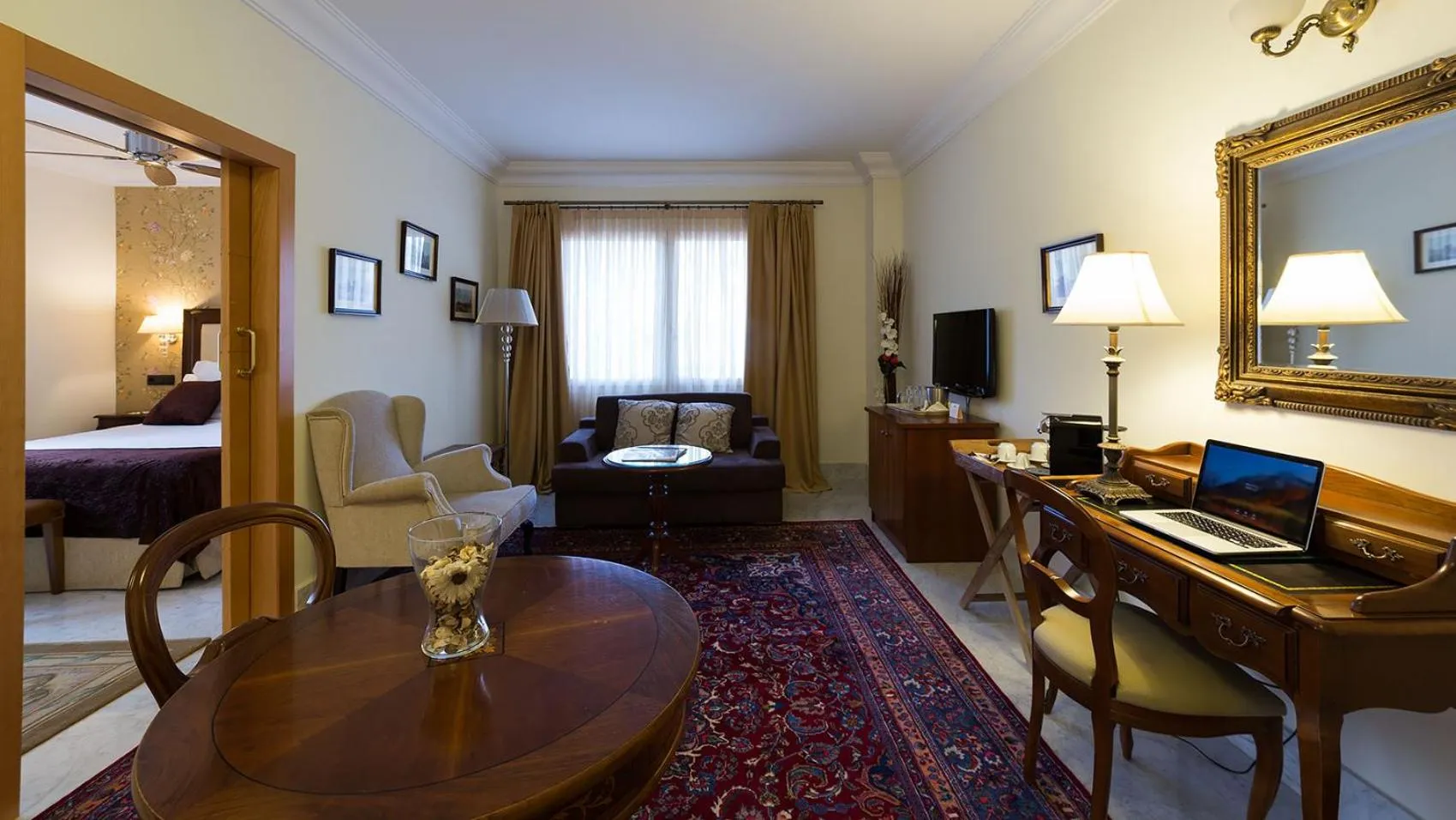 TV and multimedia in Los Cinco Enebros