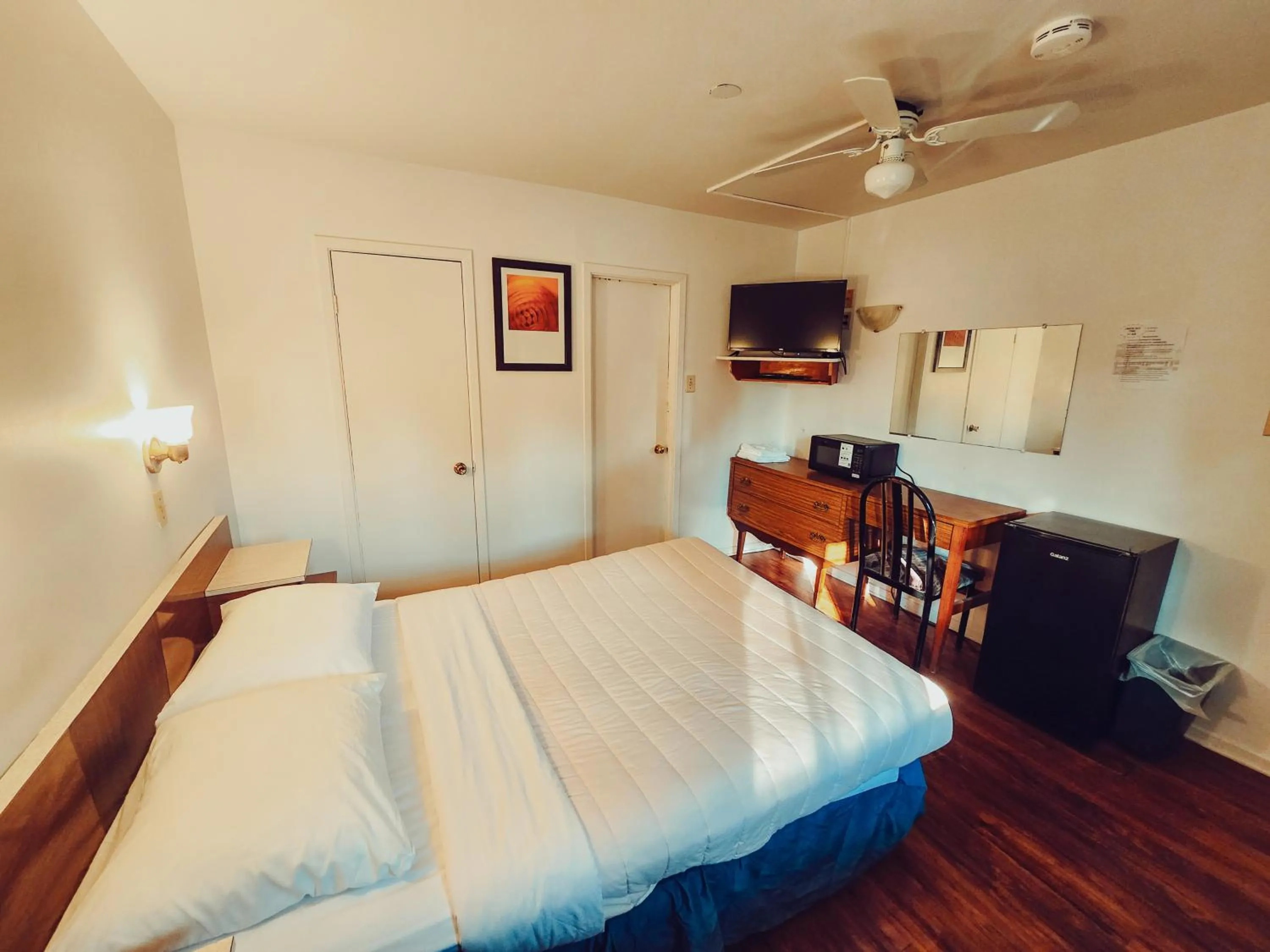 Bed in Norfolk Motel