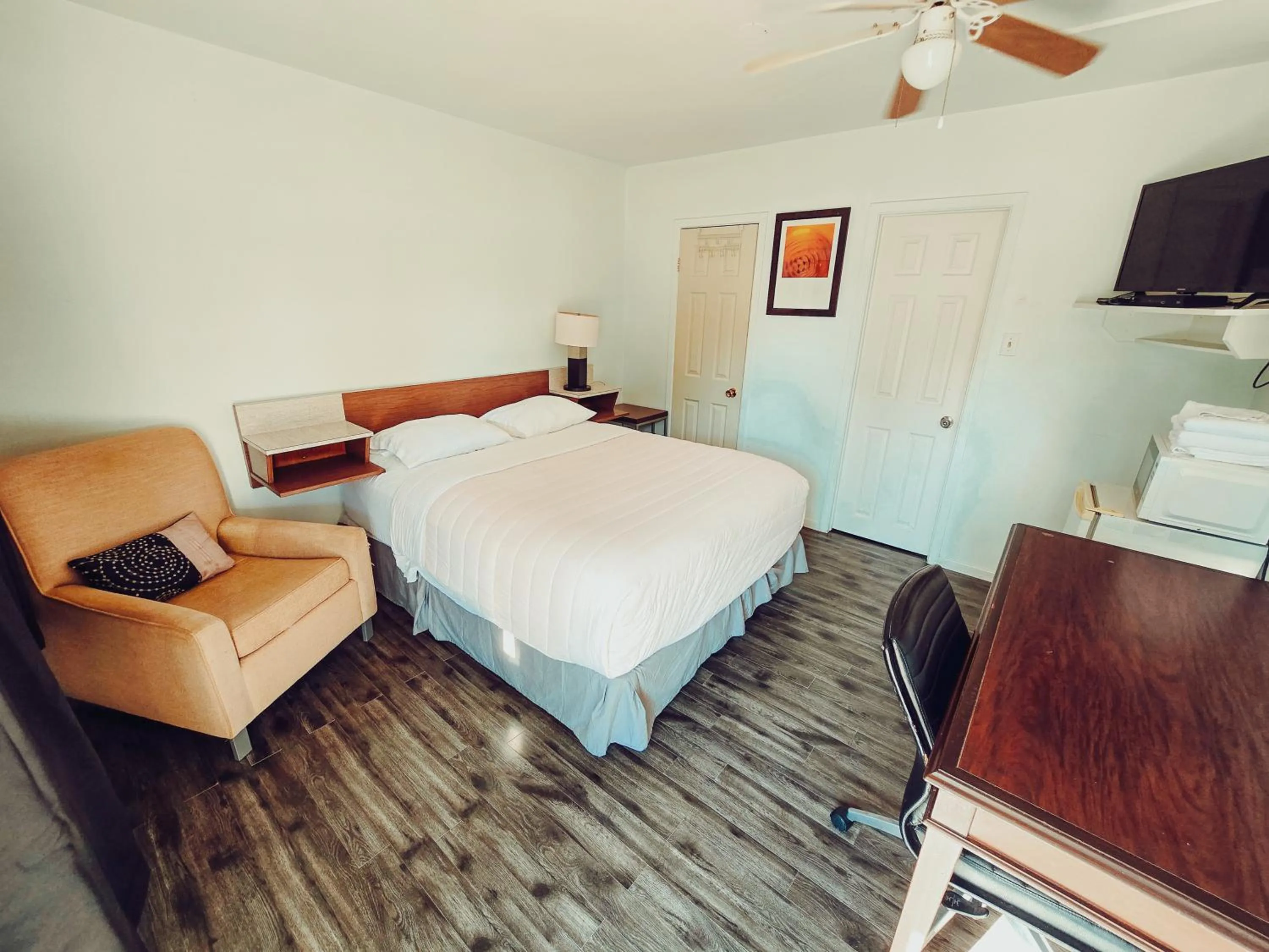 Bed in Norfolk Motel