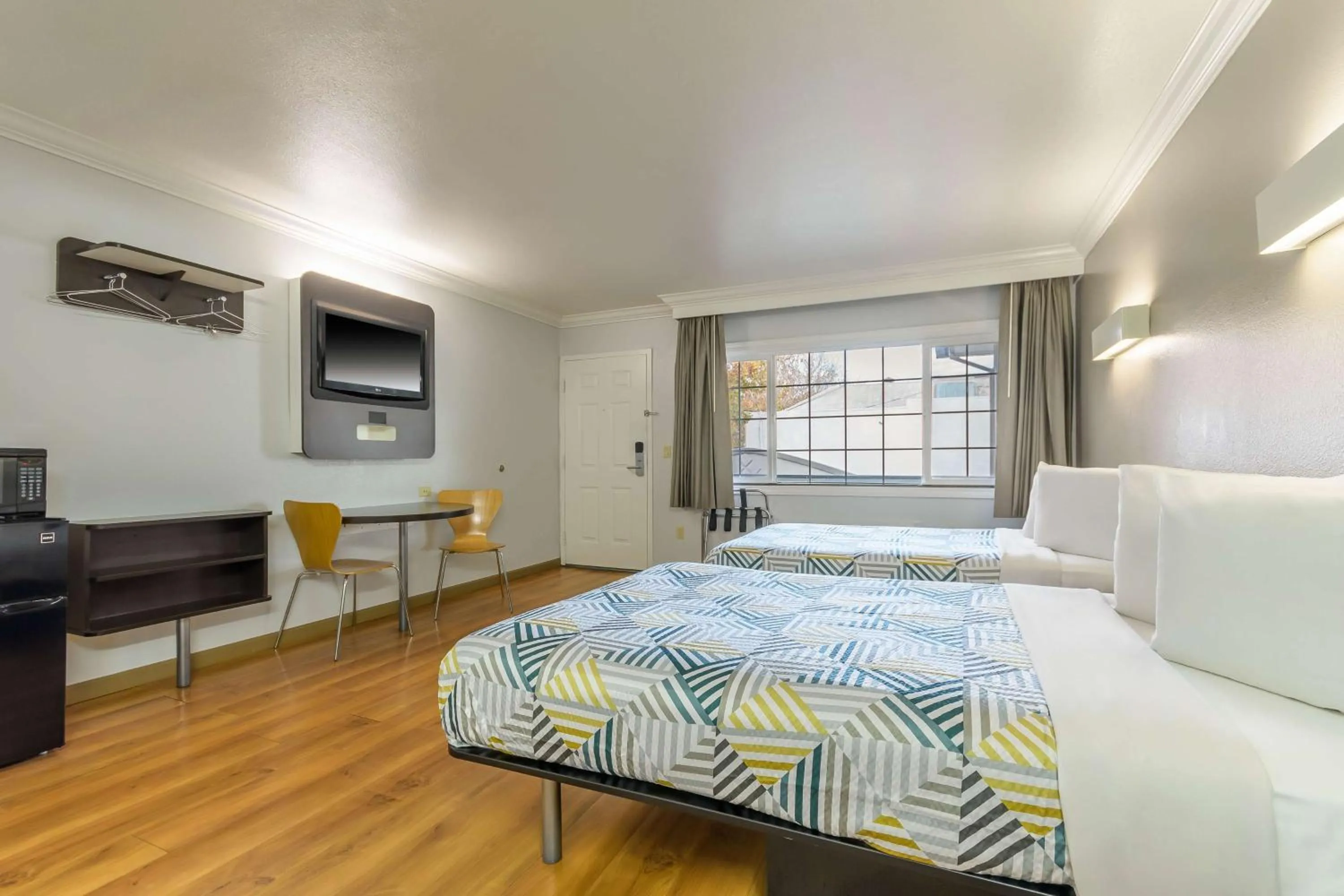 Bedroom, Bed in Motel 6-San Jose, CA - Convention Center