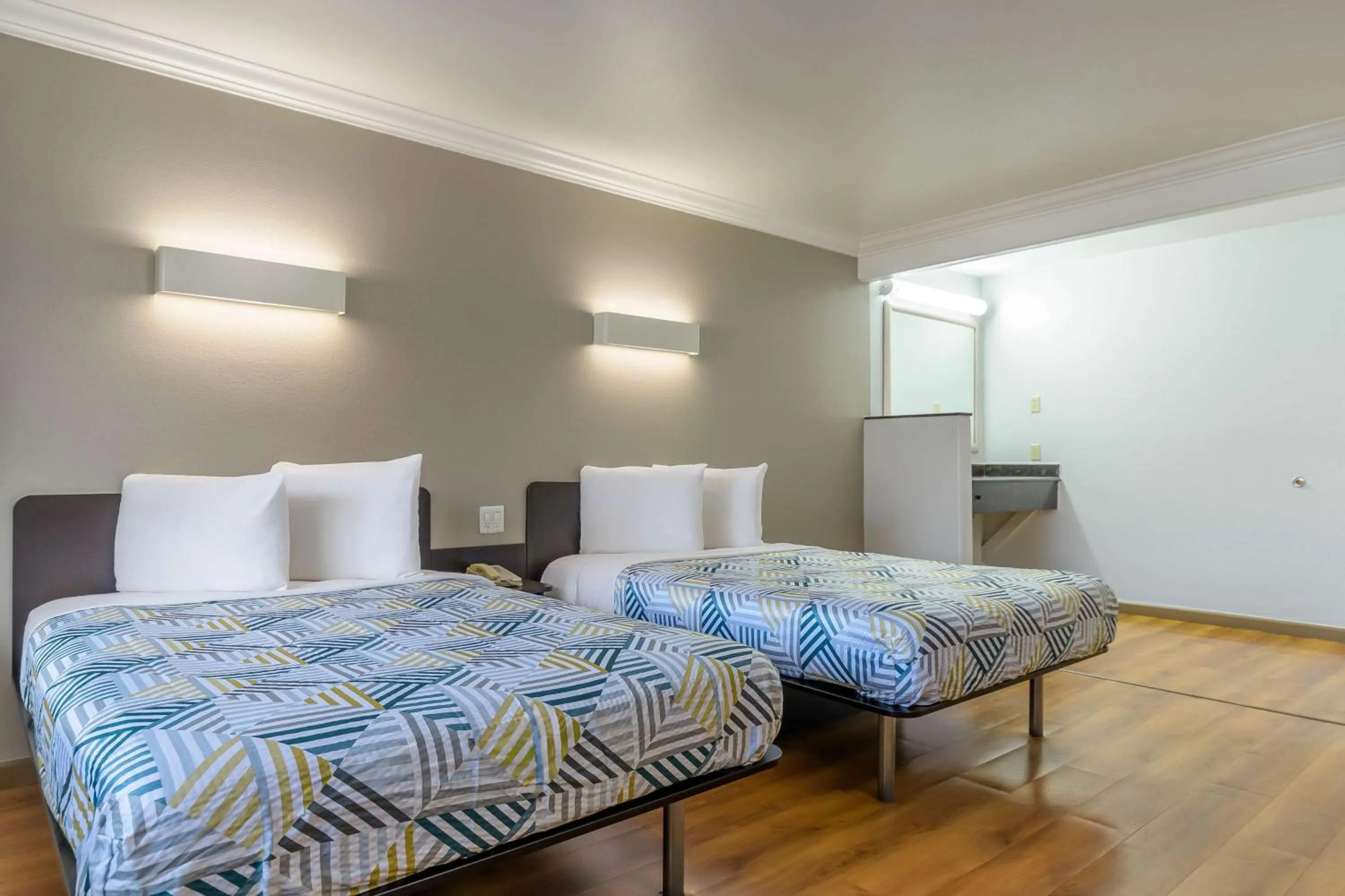 Bedroom, Bed in Motel 6-San Jose, CA - Convention Center