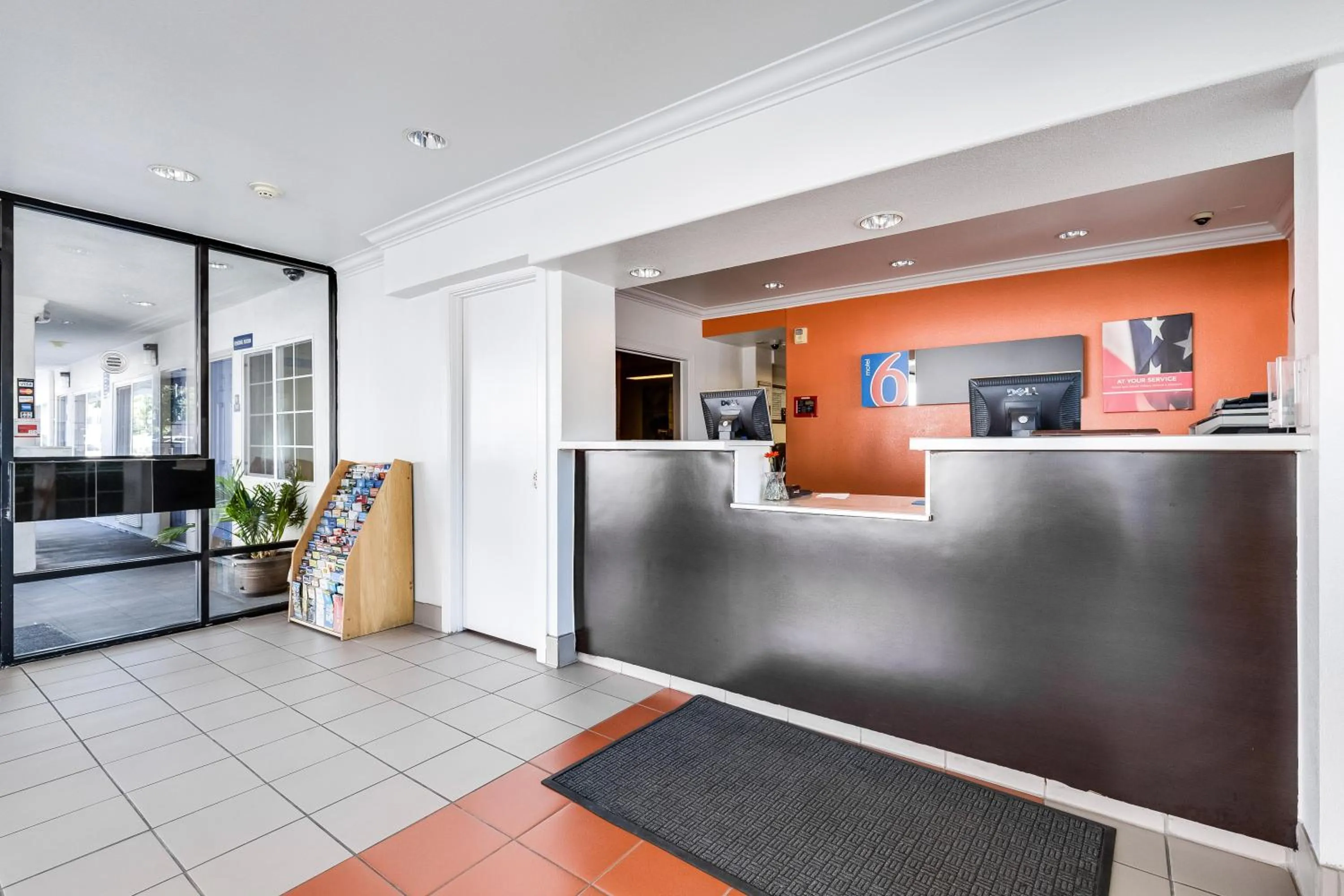 Lobby or reception in Motel 6-San Jose, CA - Convention Center