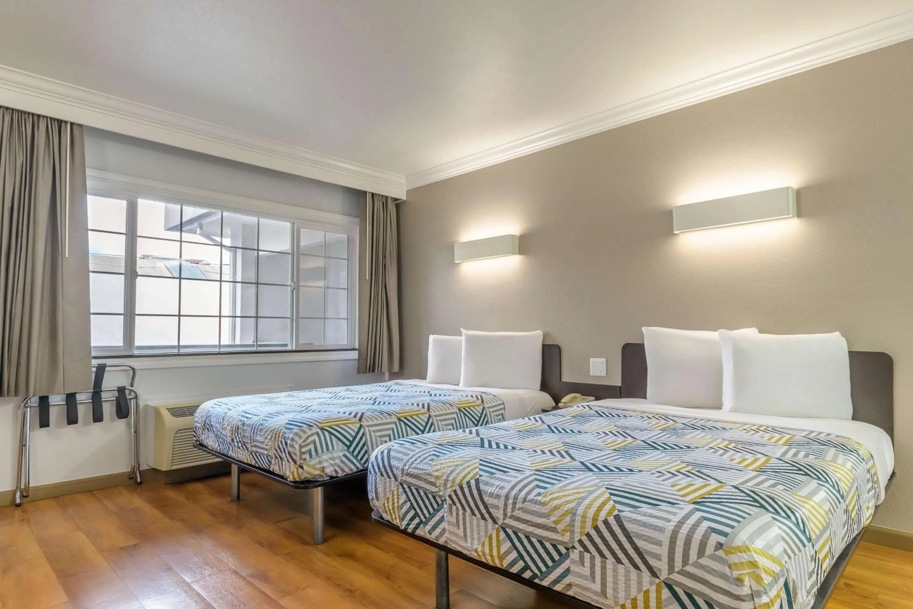 Bedroom, Bed in Motel 6-San Jose, CA - Convention Center