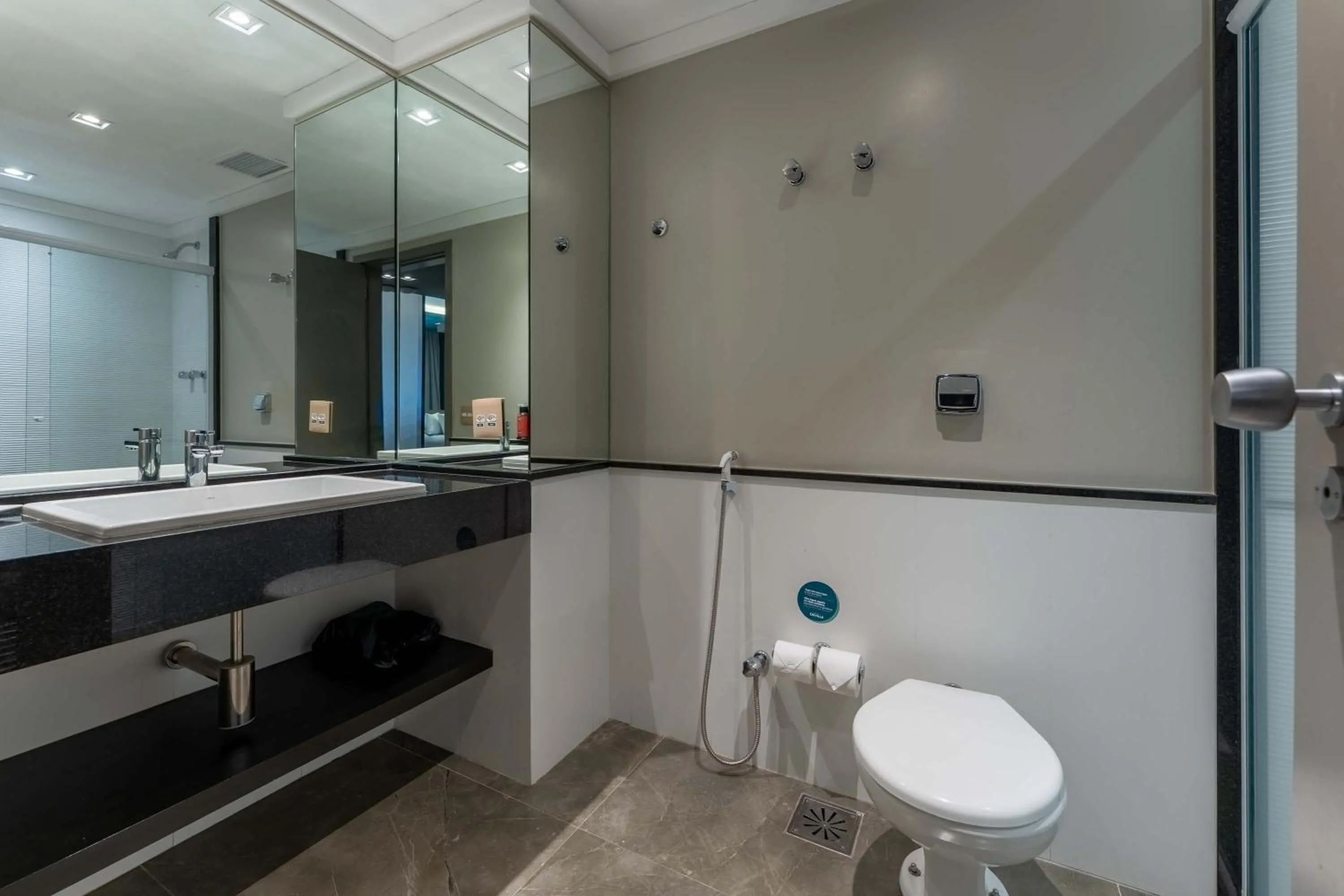 Bathroom in Hotel Deville Prime Cuiabá